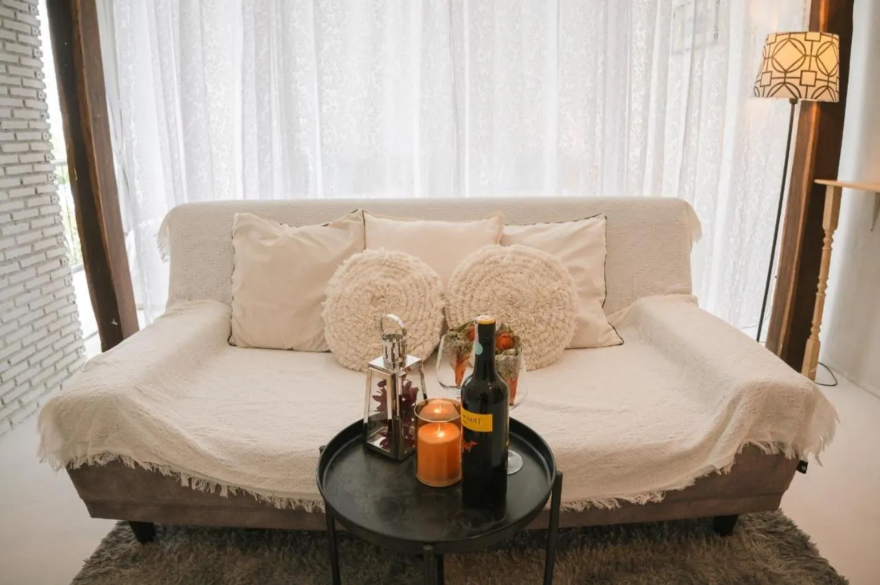 White Wall Riverfront Hotel