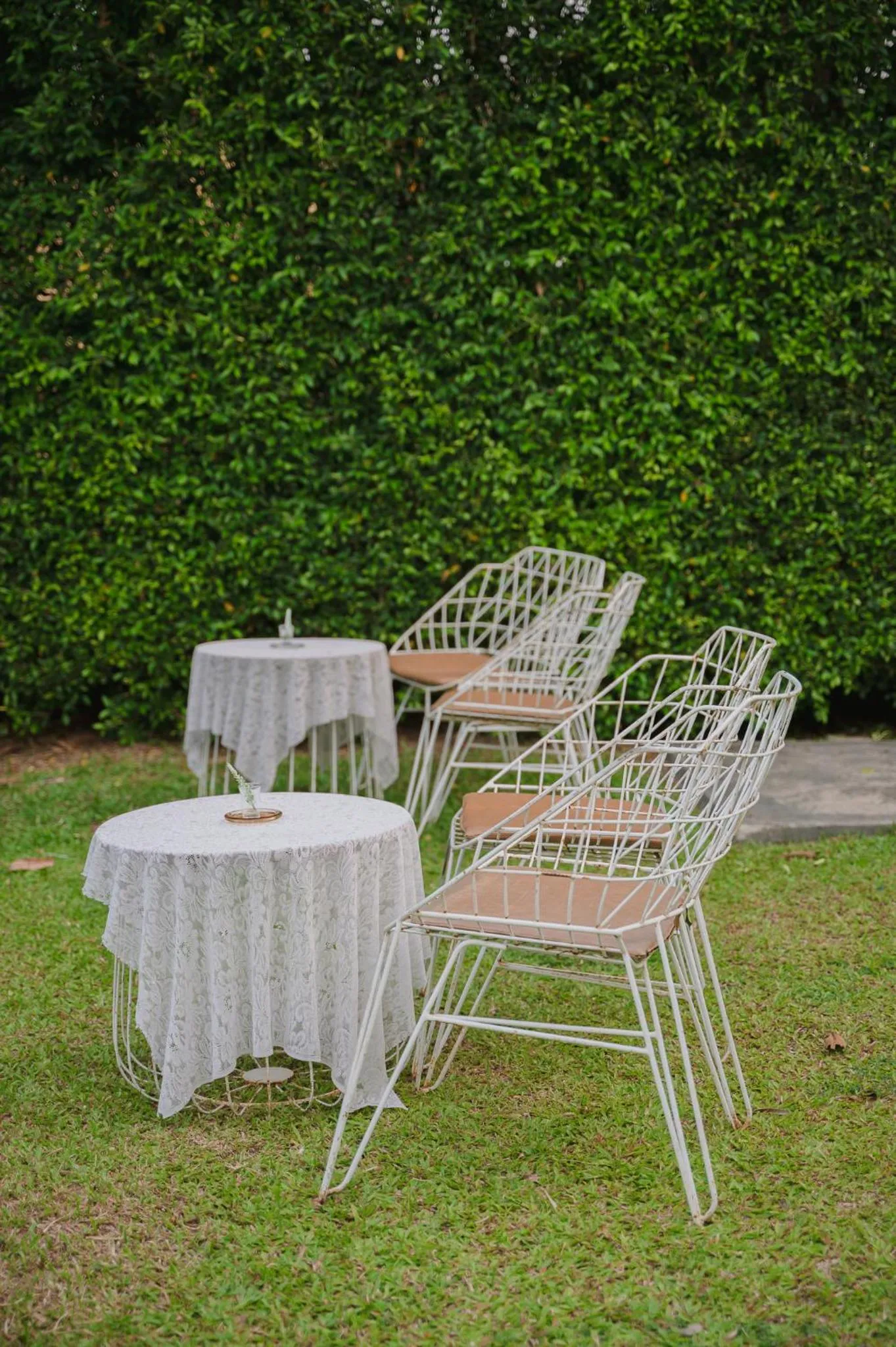 White Wall Riverfront Hotel