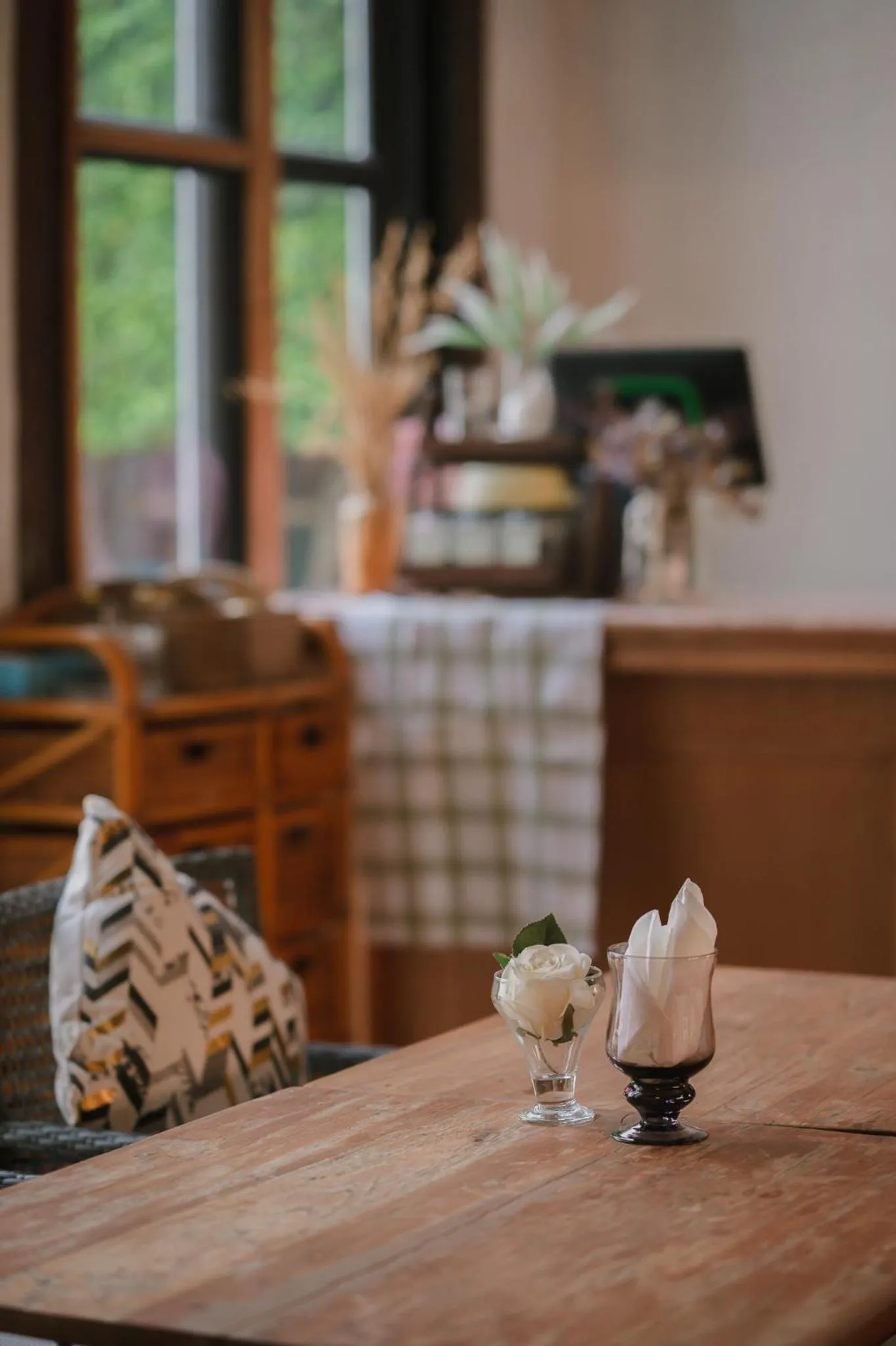 White Wall Riverfront Hotel