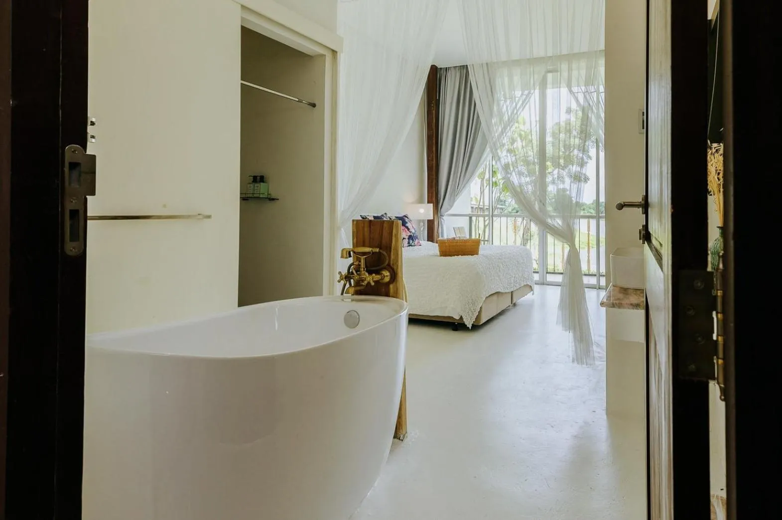 Bath in White Wall Riverfront Hotel