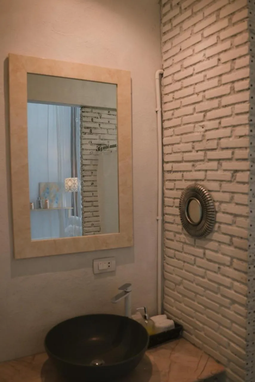 White Wall Riverfront Hotel