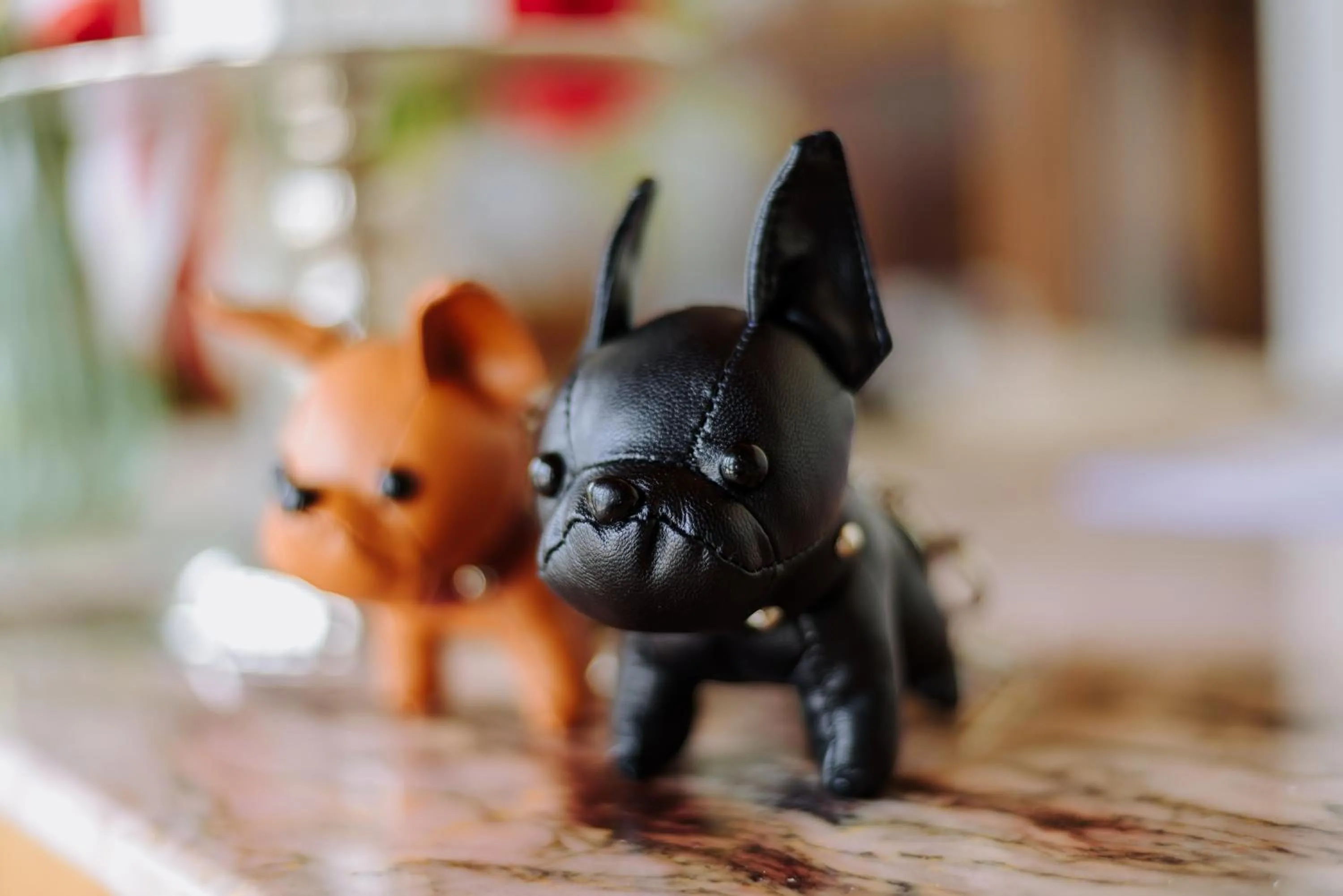 Decorative detail in White Wall Riverfront Hotel