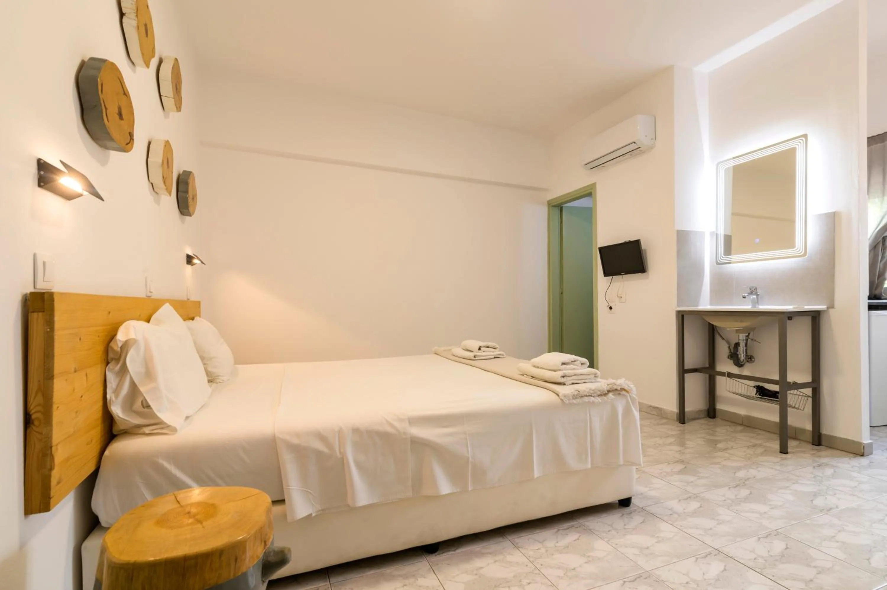Bedroom, Bed in Lefka Hotel & Apartments