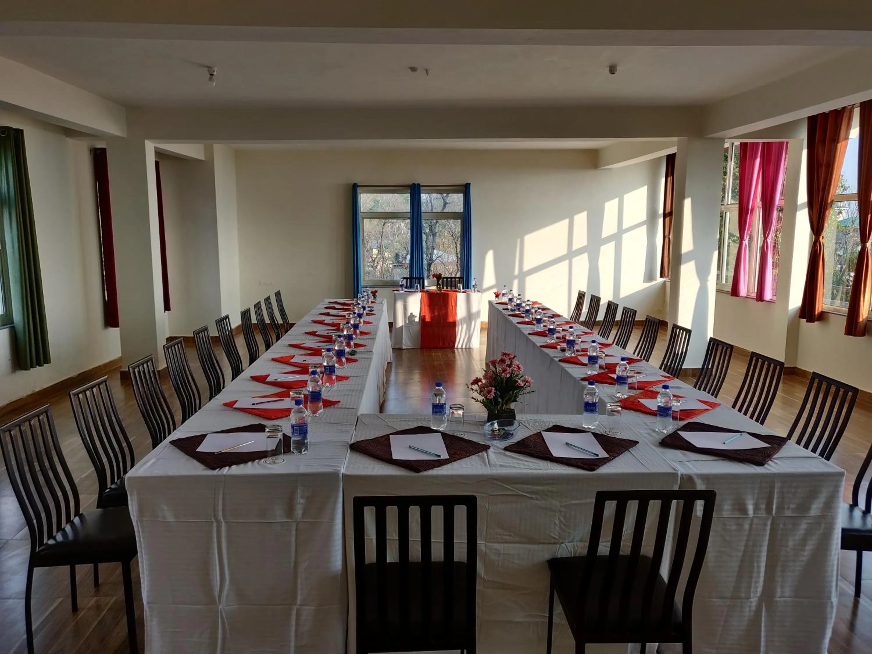 Business facilities in Highland Village Resort