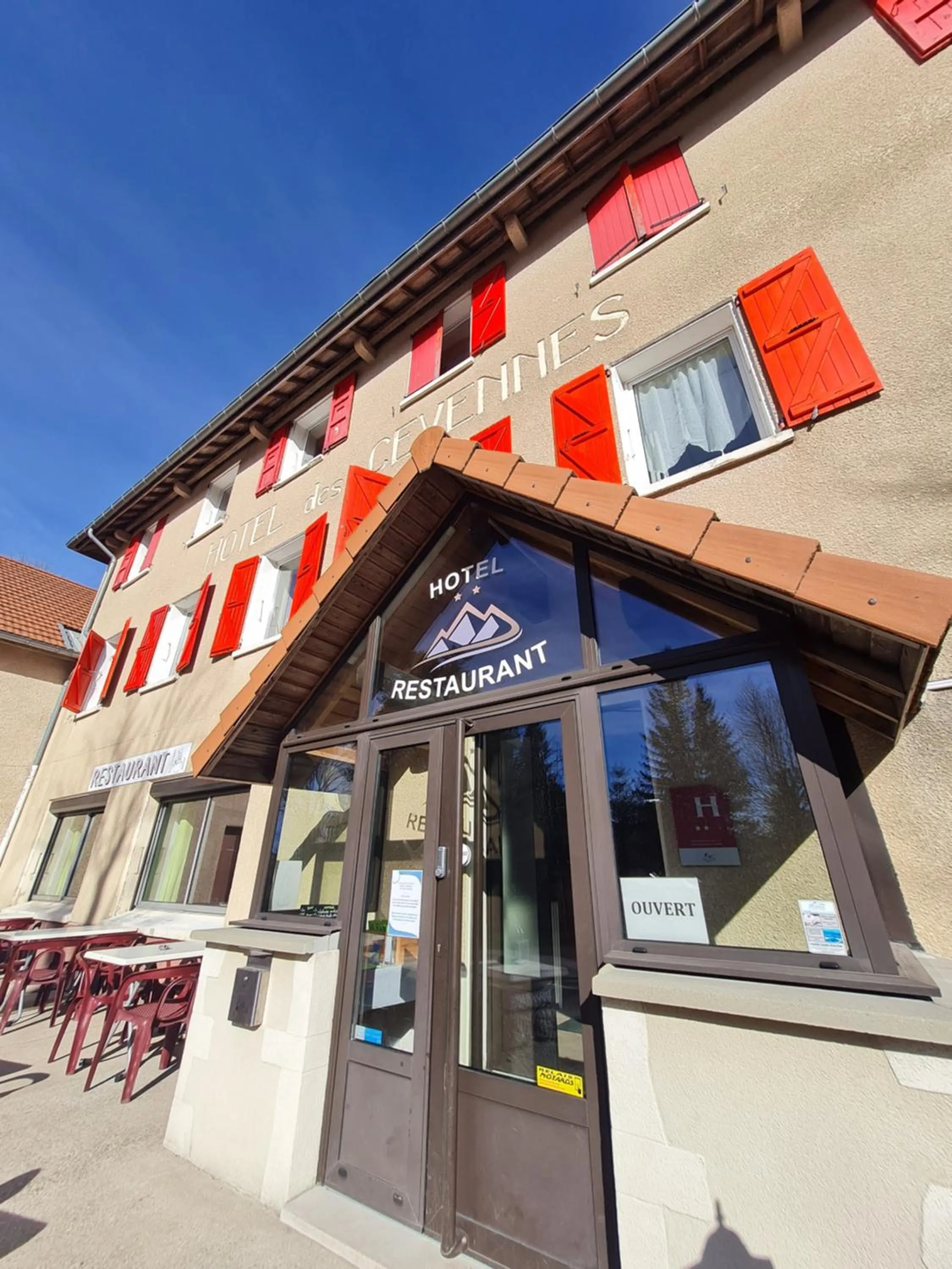 Facade/entrance in Hôtel des Cévennes