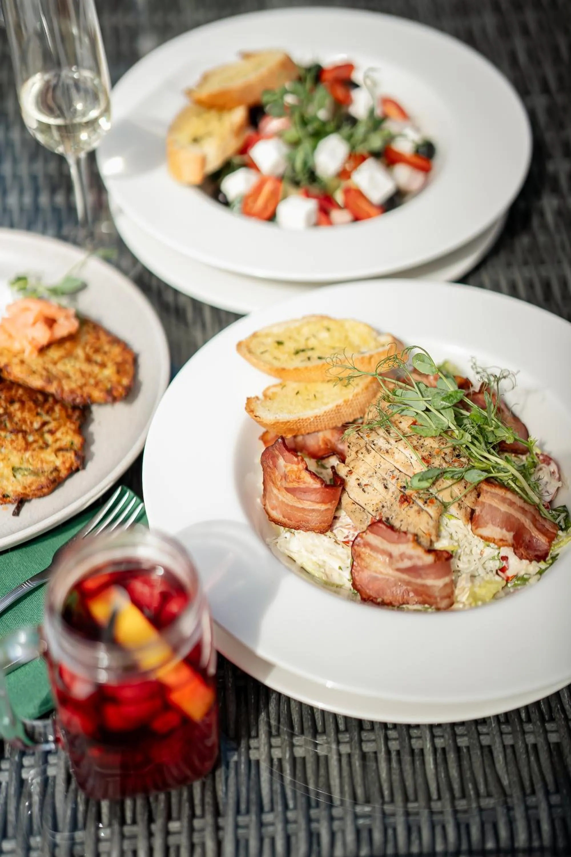 Restaurant/places to eat in Hotel Platan