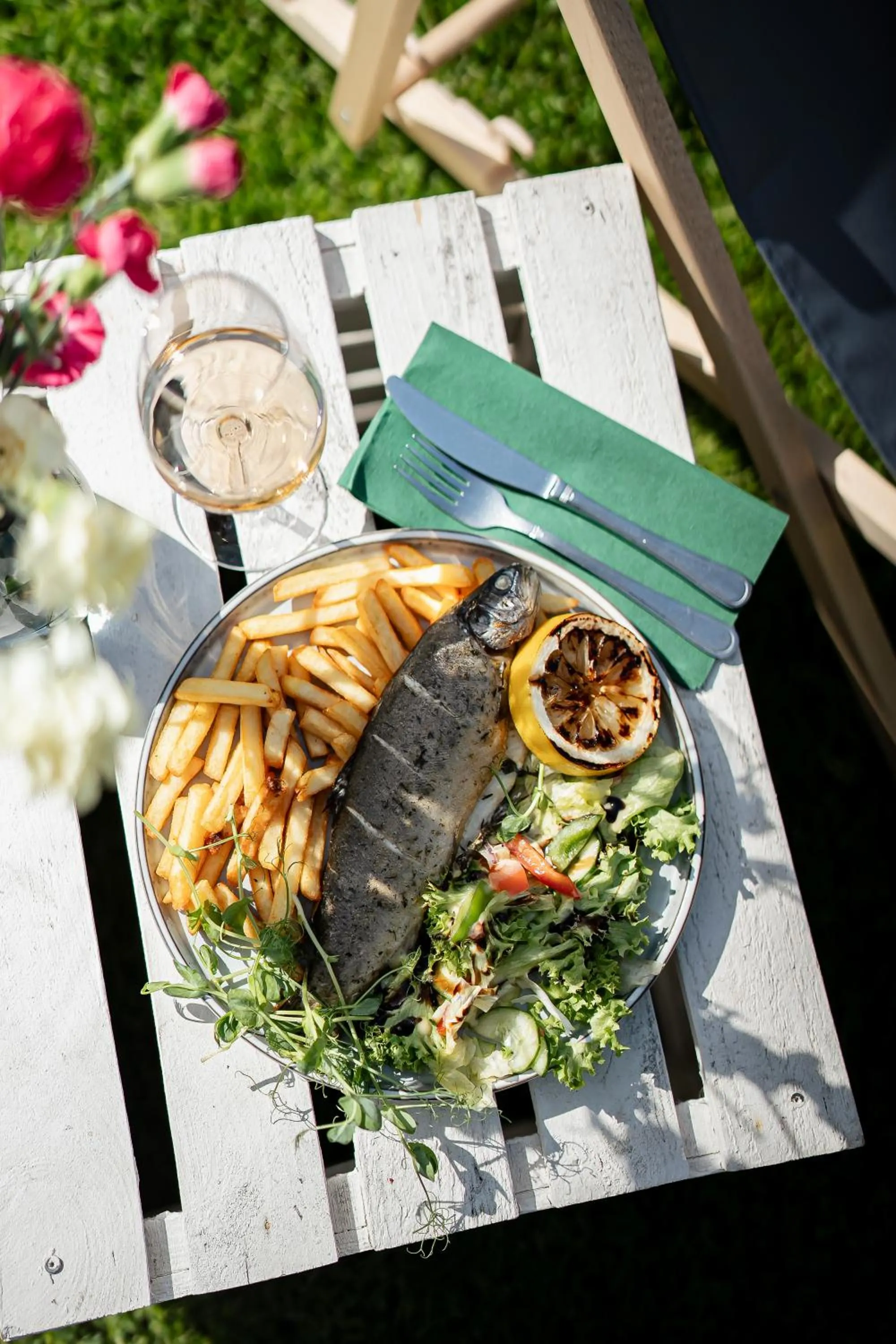 Restaurant/places to eat in Hotel Platan