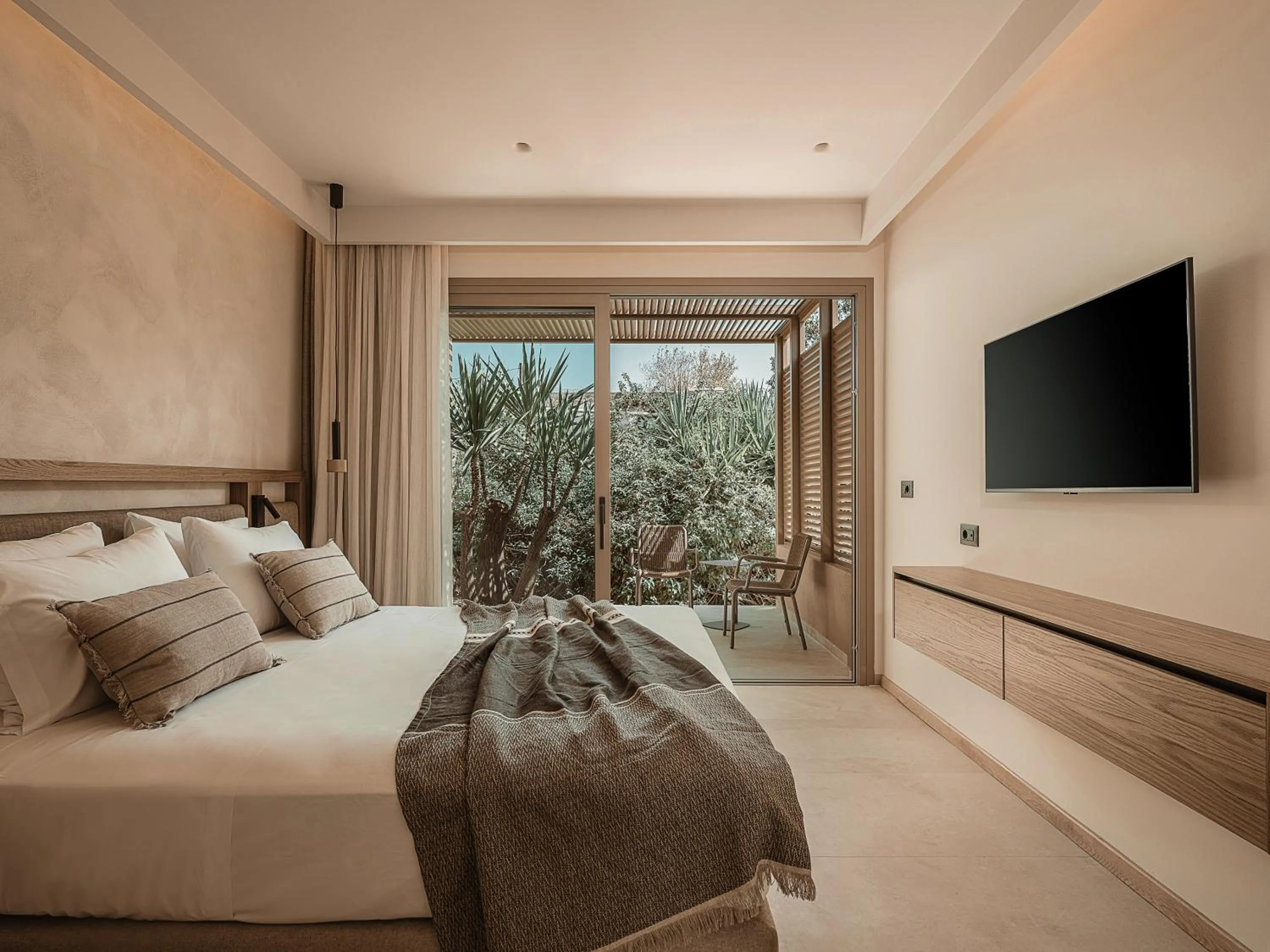 Photo of the whole room, Bed in Mitsis Bali Paradise