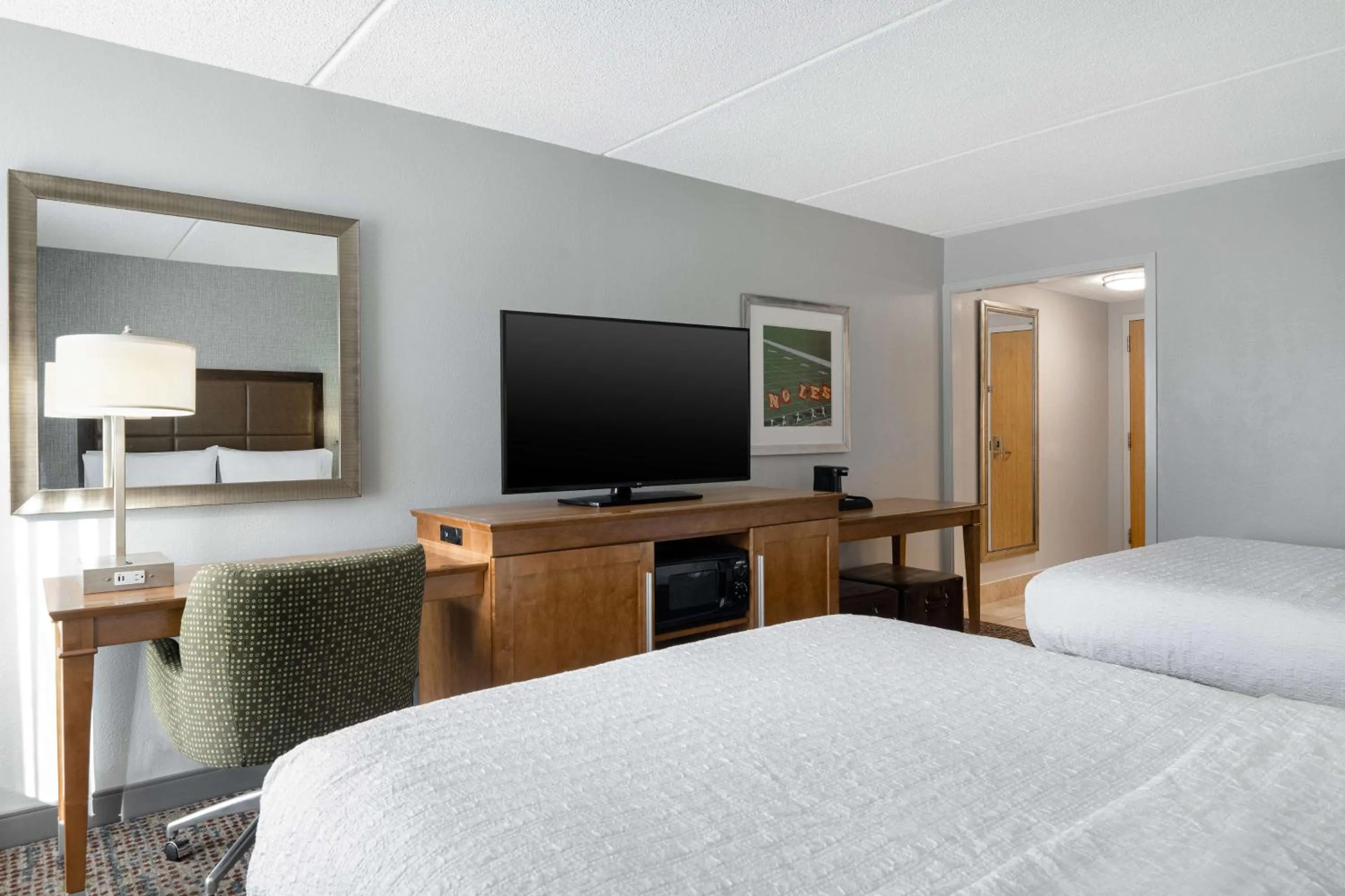 Bedroom, Bed in Hampton Inn Tallahassee-Central