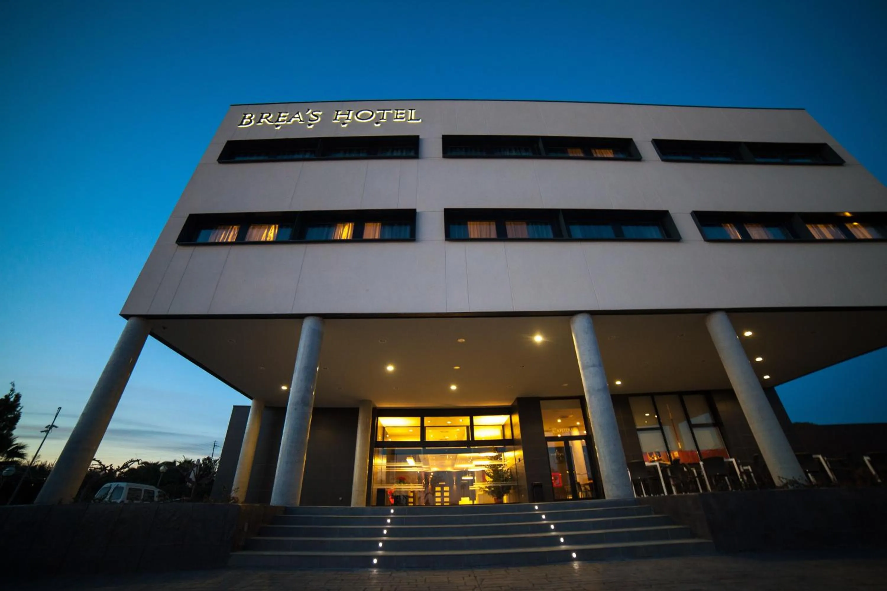 Facade/entrance in Brea's Hotel