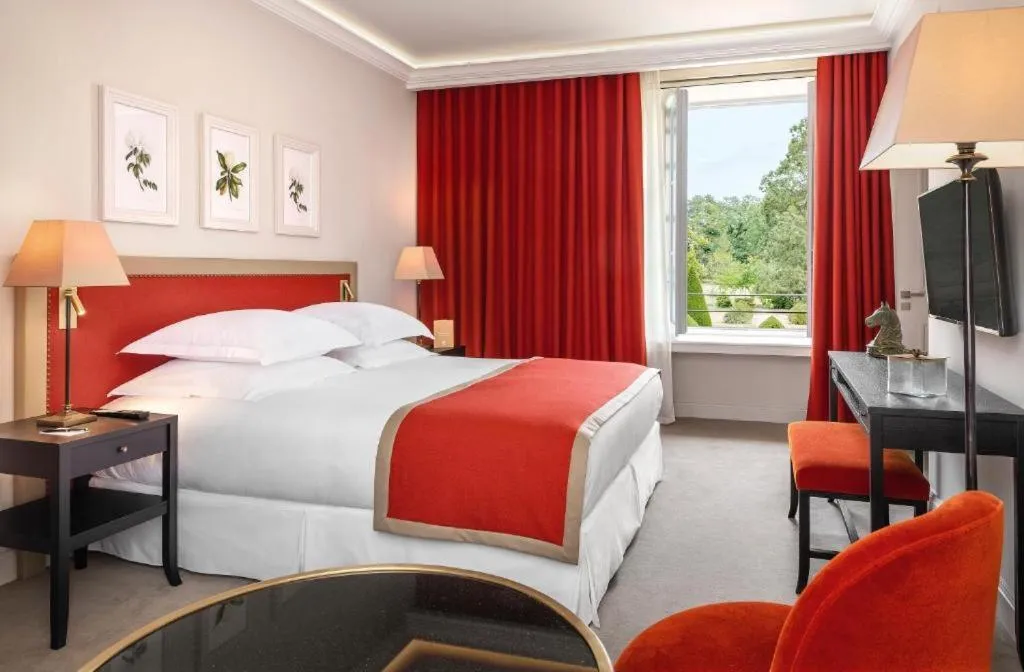 Bed in Château Saint-Jean, Relais & Châteaux