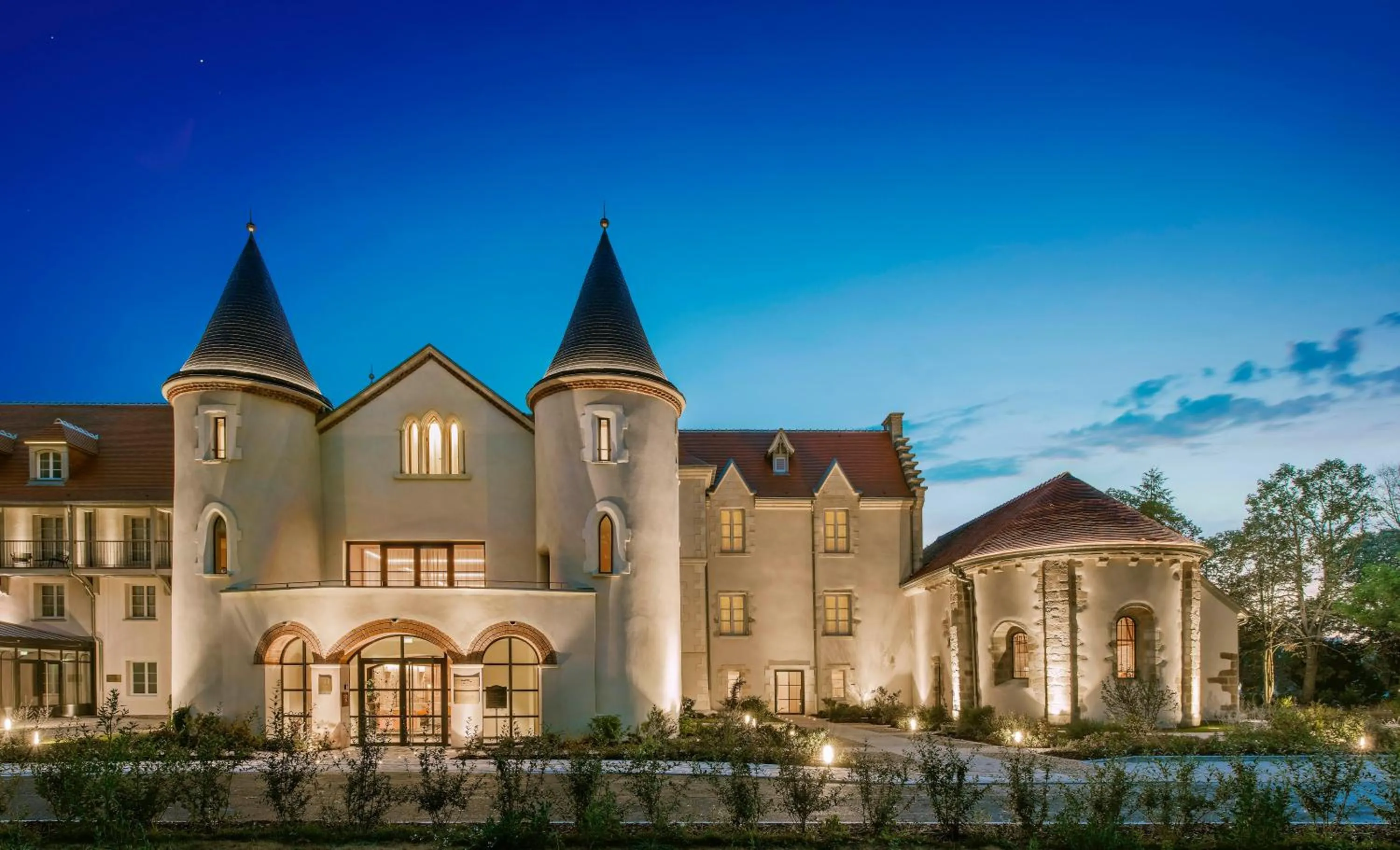 Property building in Château Saint-Jean, Relais & Châteaux