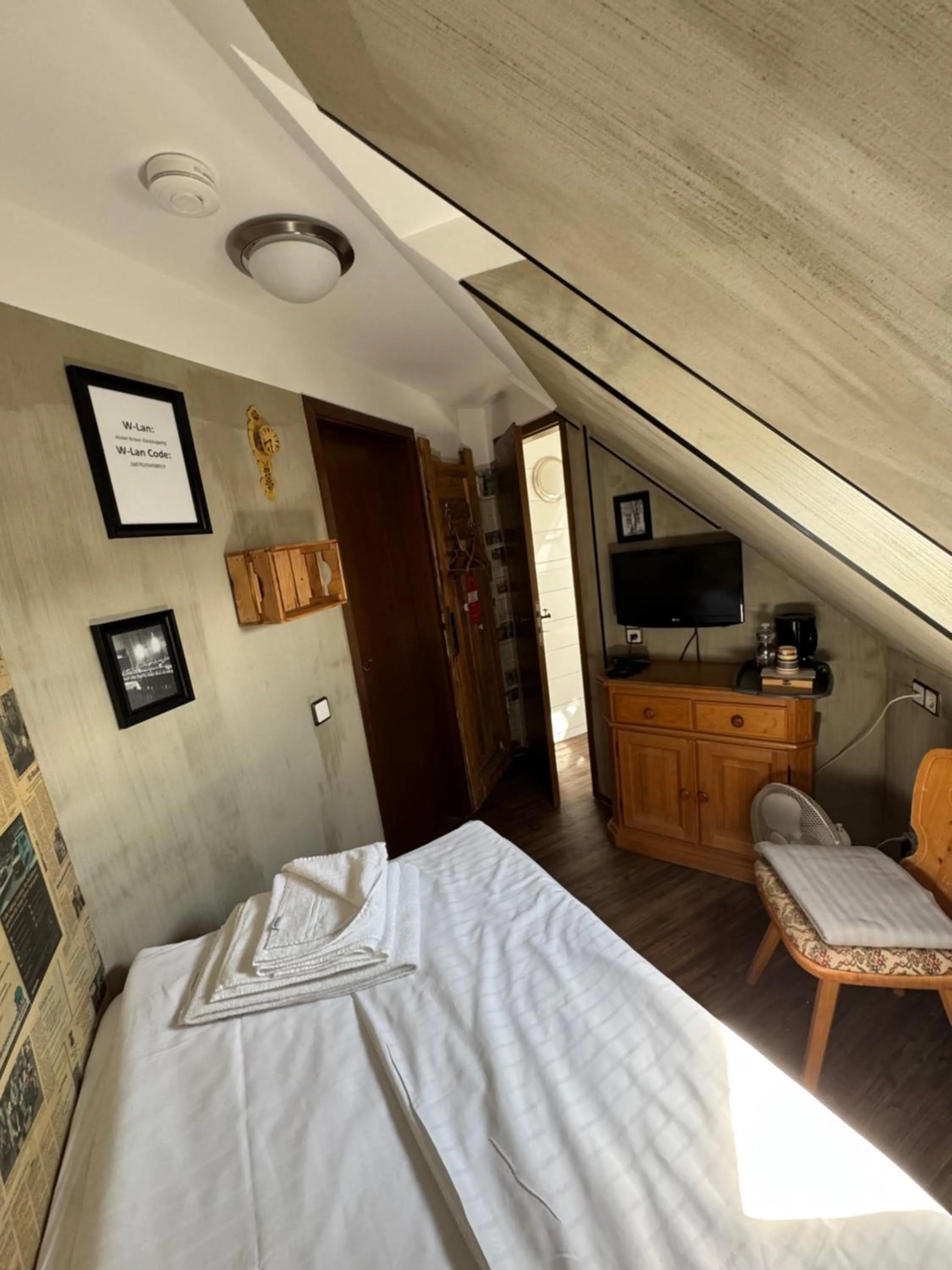 Photo of the whole room, Bed in Hotel Kraus