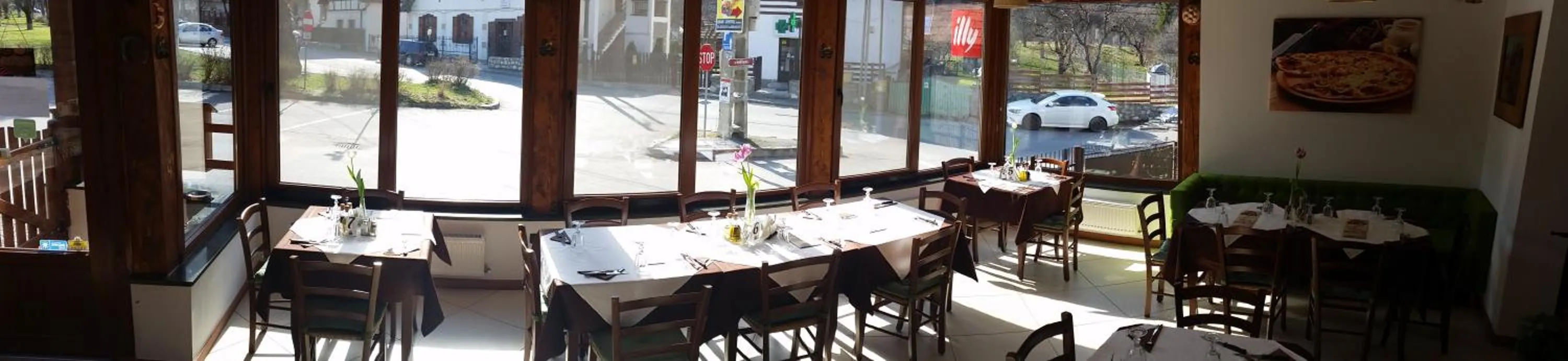 Dining area in Trattoria Al Gallo