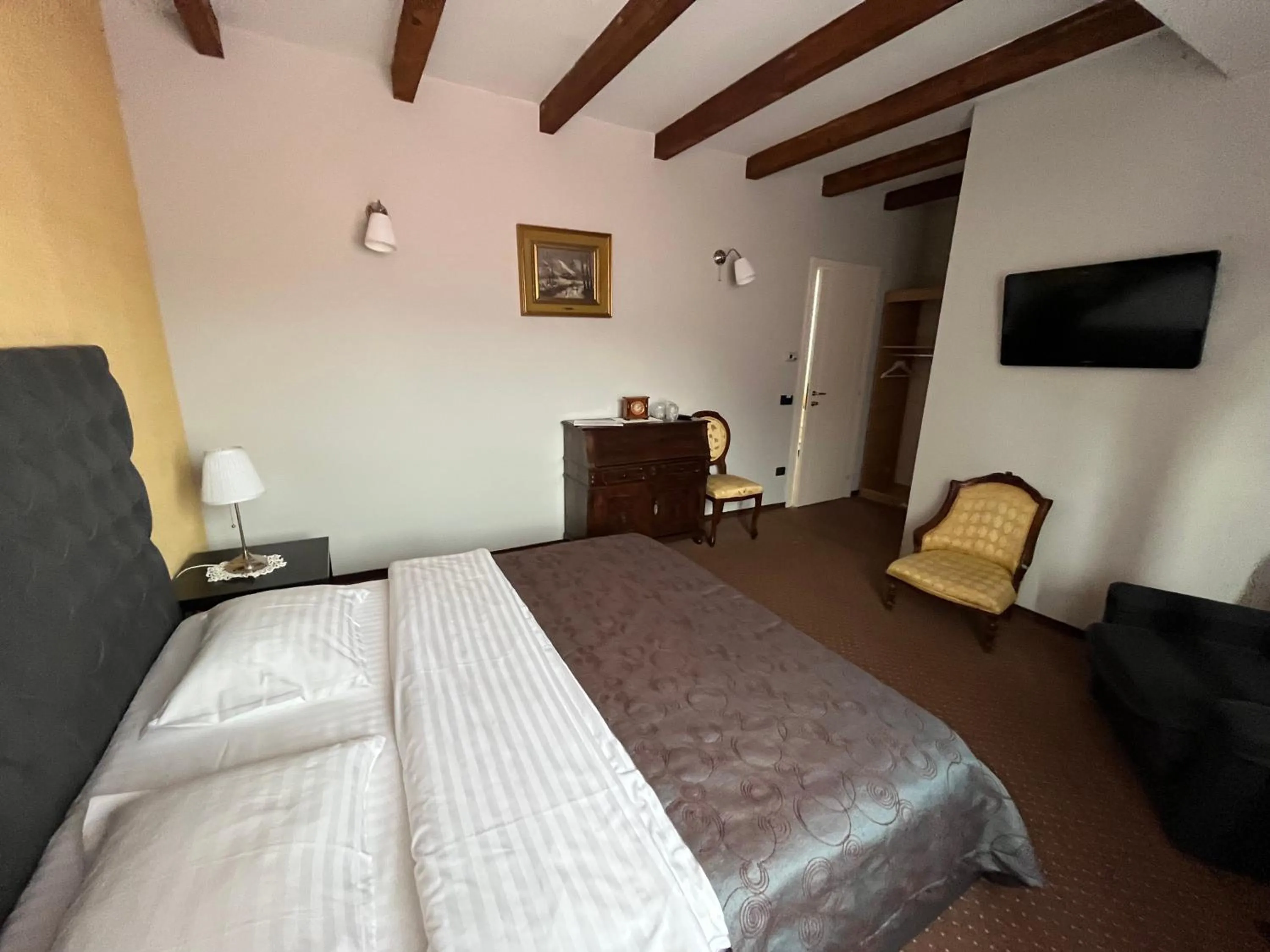 Bed in Trattoria Al Gallo