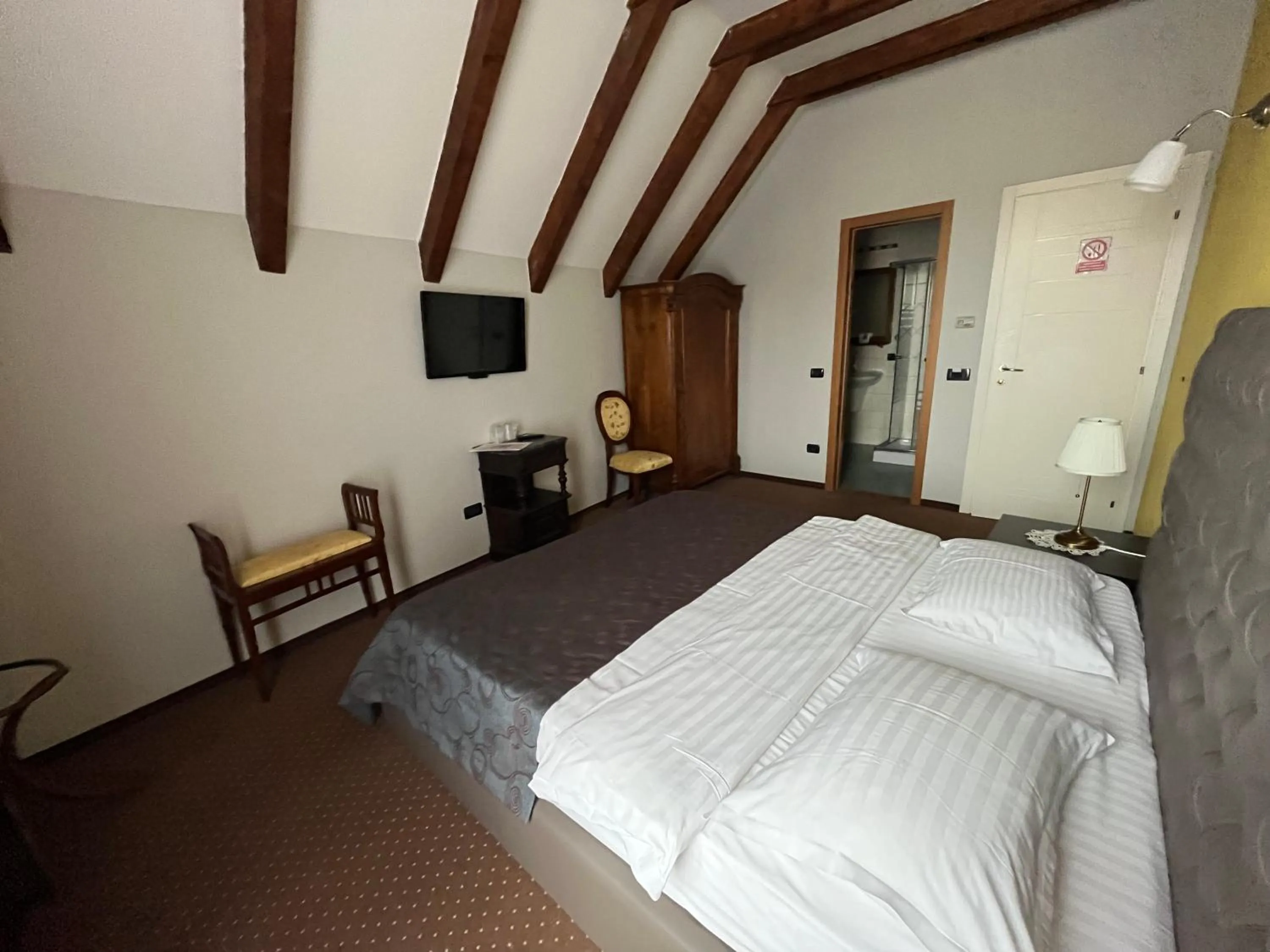 Bed in Trattoria Al Gallo