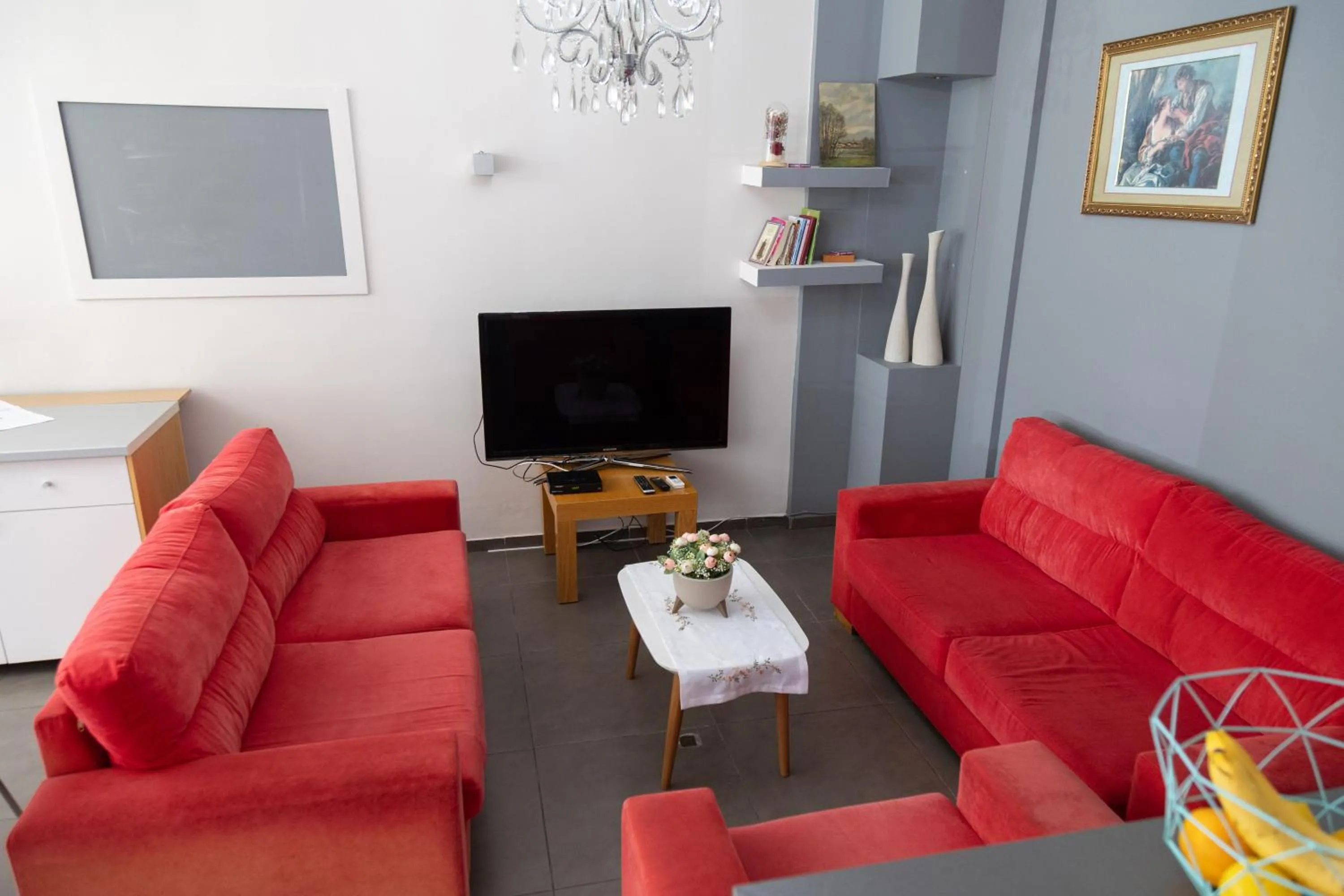 Communal lounge/ TV room in Hotel Liqeni