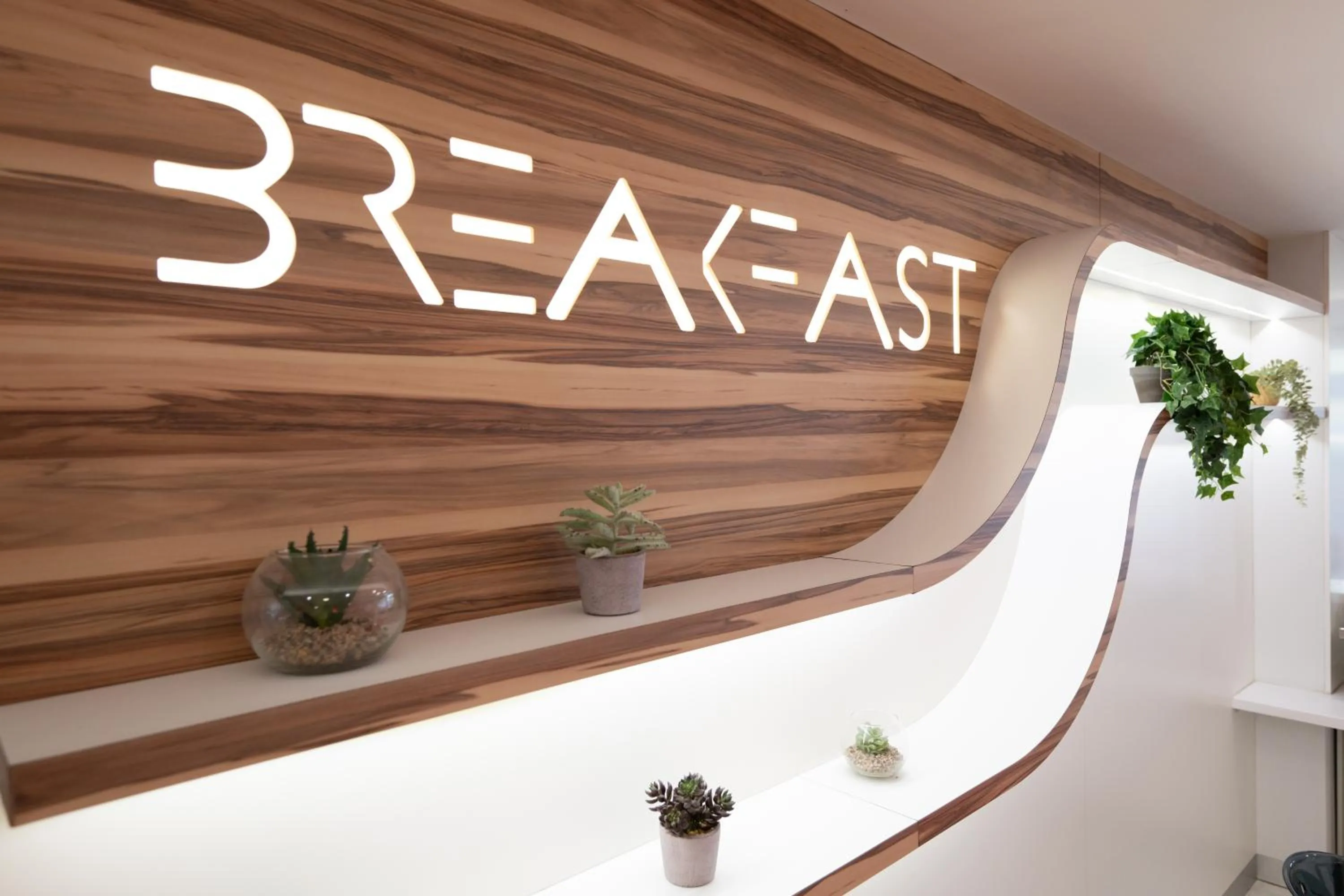 Buffet breakfast in Nemea Appart Hotel Concorde Toulouse Gare Matabiau