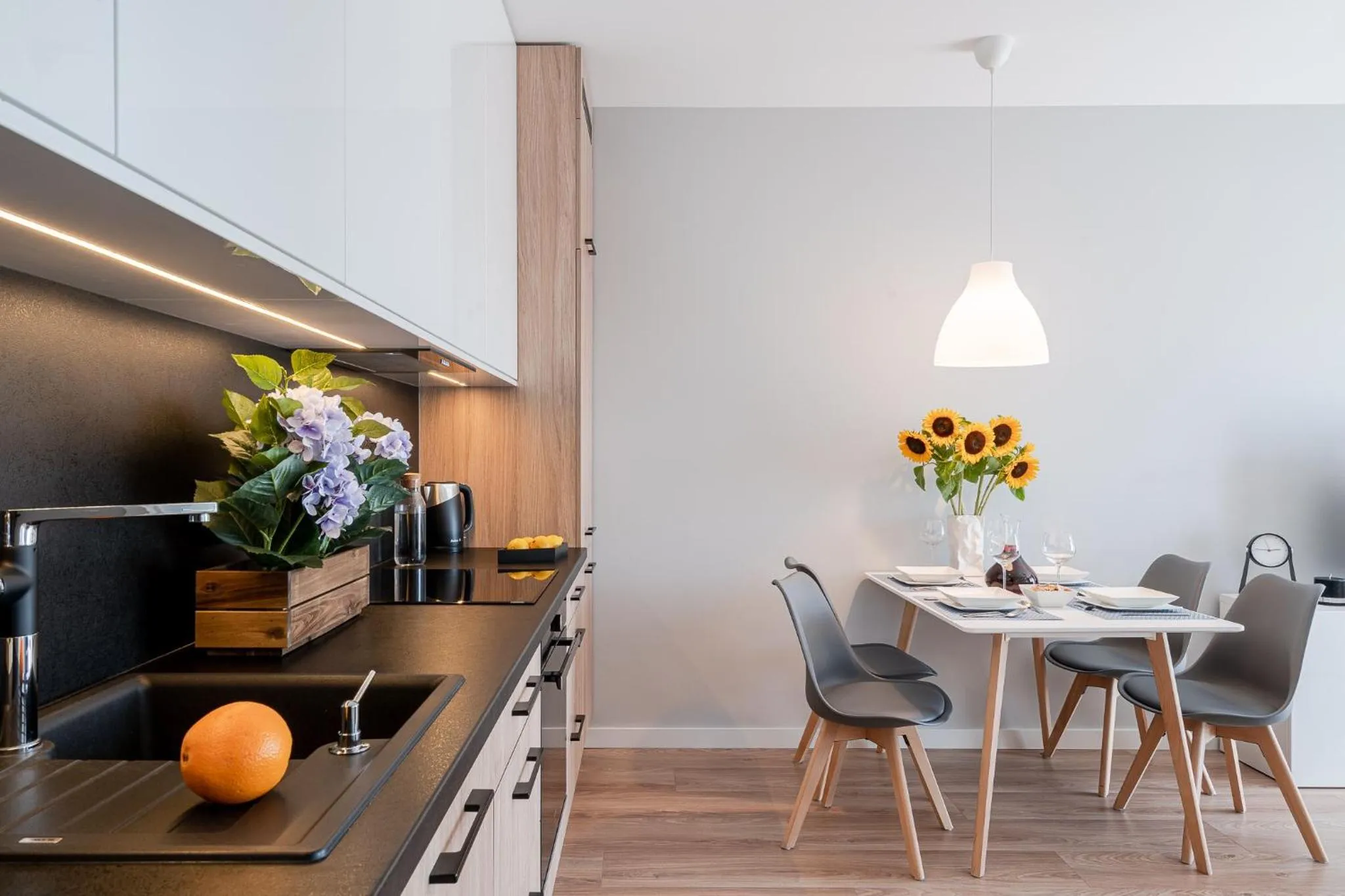 Kitchen or kitchenette in Art Apart River View Wrocław