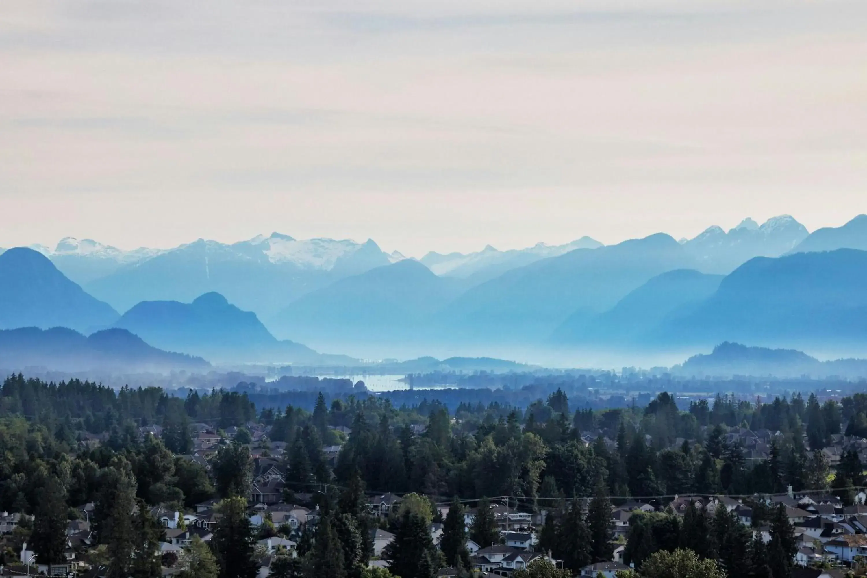 Deluxe King Room with Sofa Bed in Sheraton Vancouver Guildford Hotel Deluxe King Room with Sofa Bed in Sheraton Vancouver Guildford Hotel