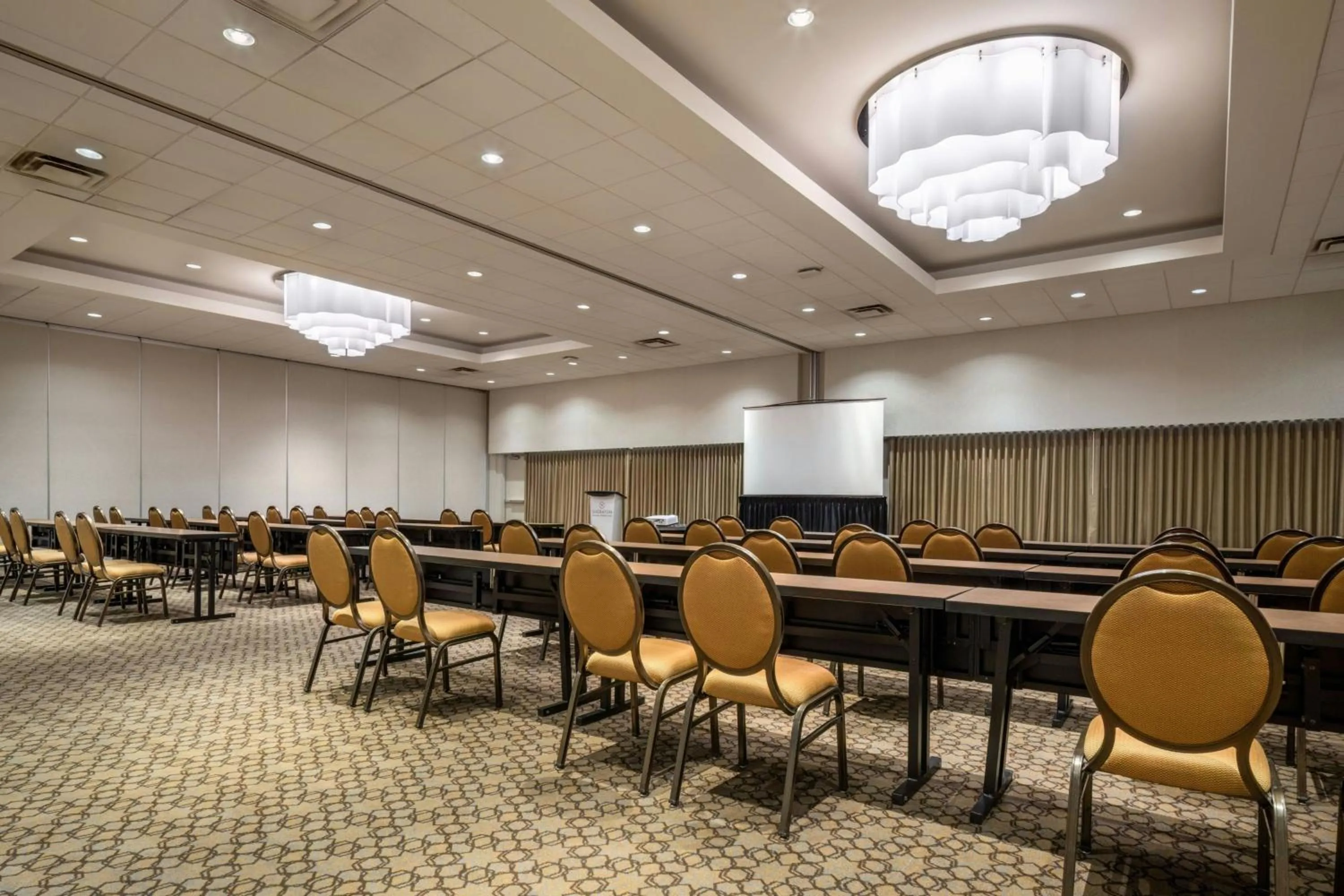 Meeting/conference room in Sheraton Vancouver Guildford Hotel