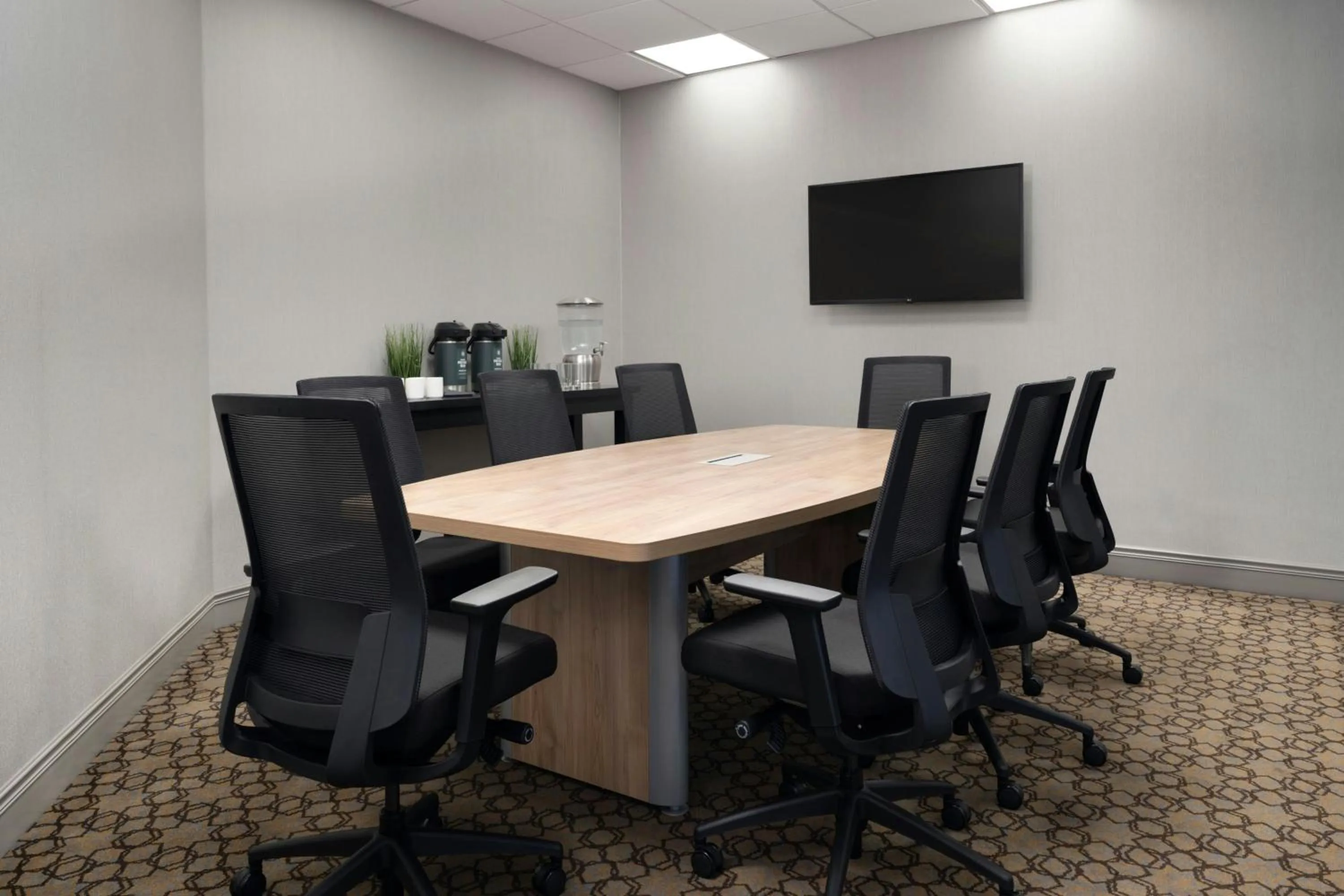 Meeting/conference room in Sheraton Vancouver Guildford Hotel