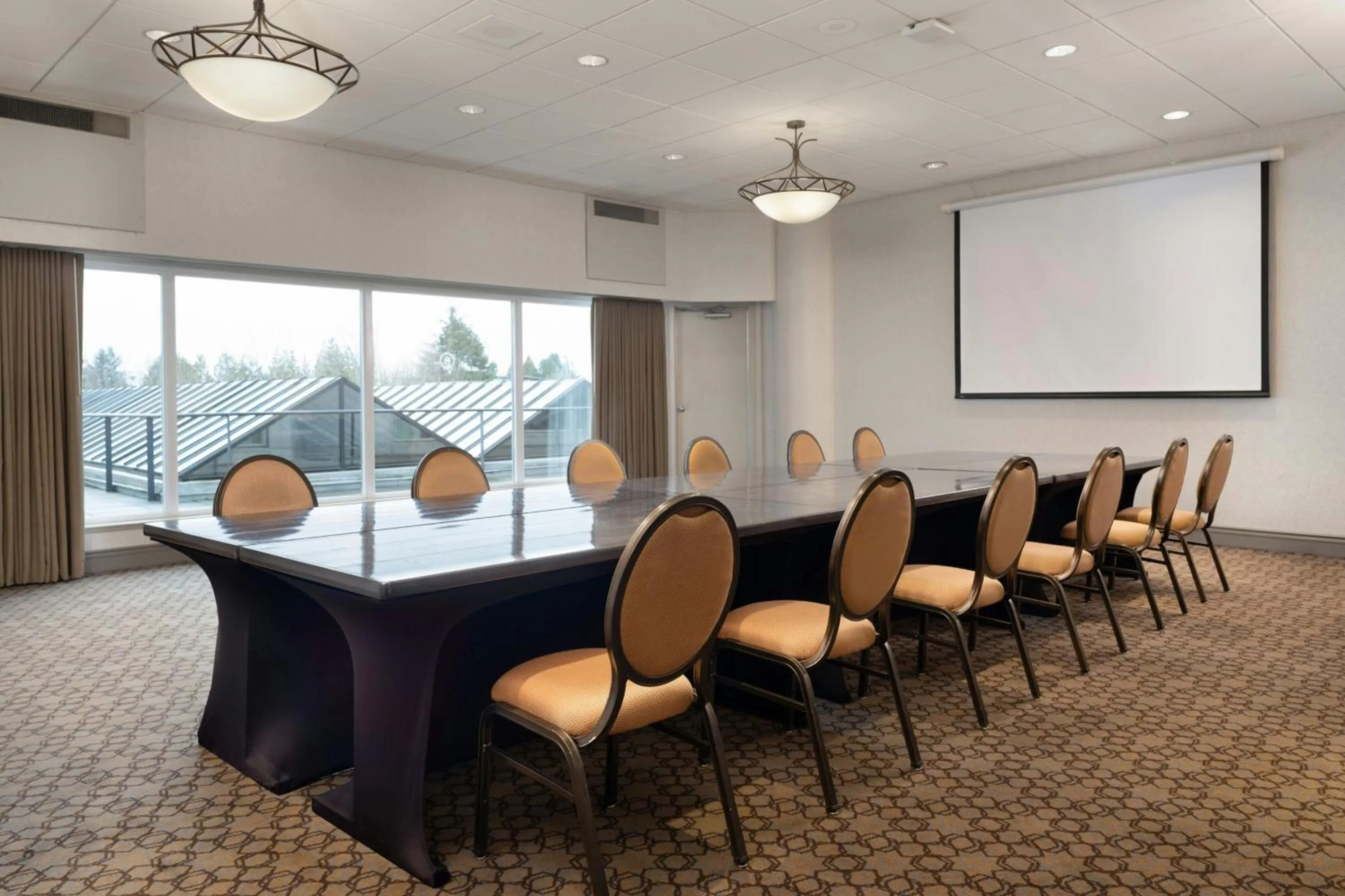 Meeting/conference room in Sheraton Vancouver Guildford Hotel