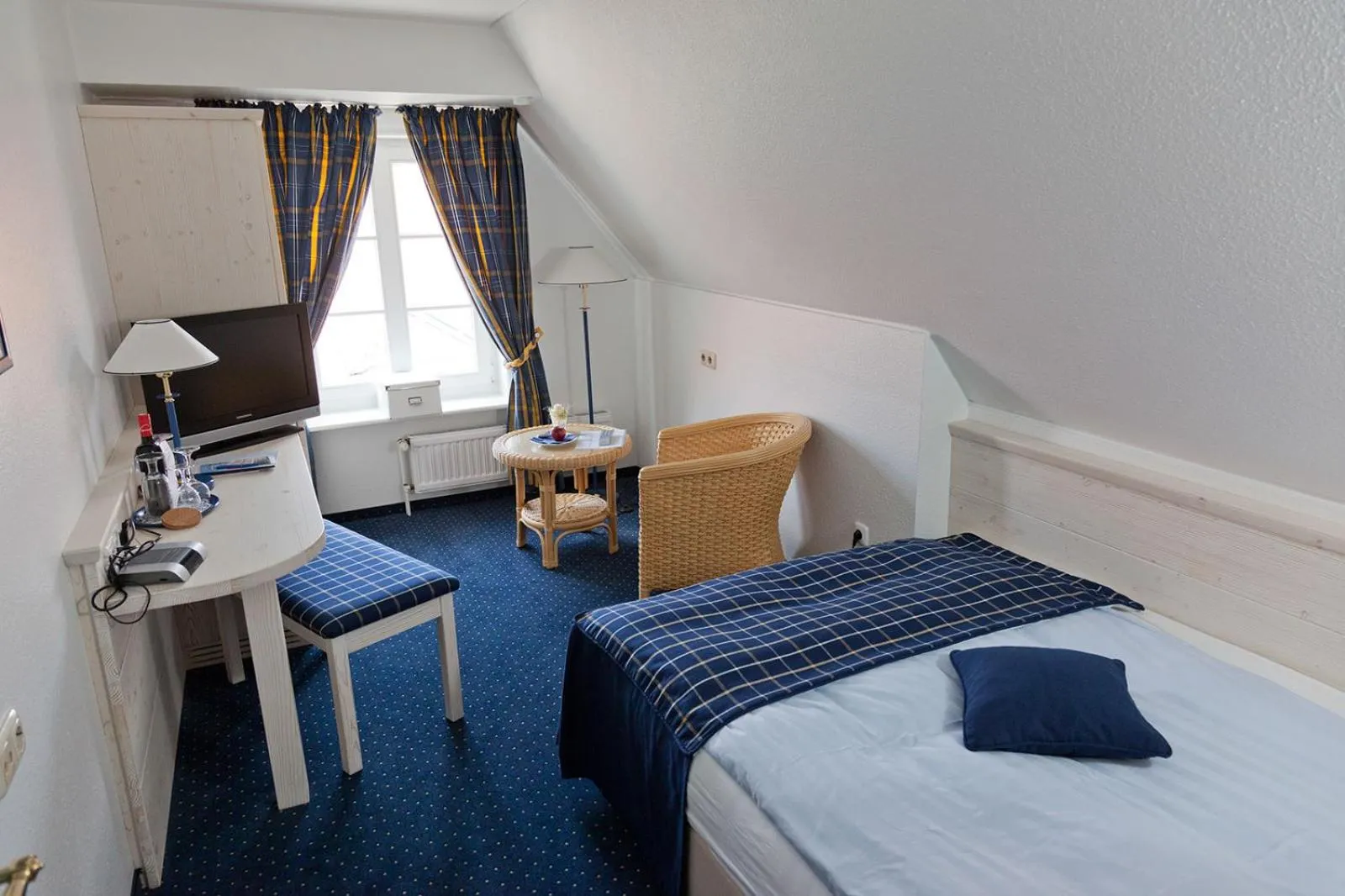 Photo of the whole room, Bed in Hotel Altes Land