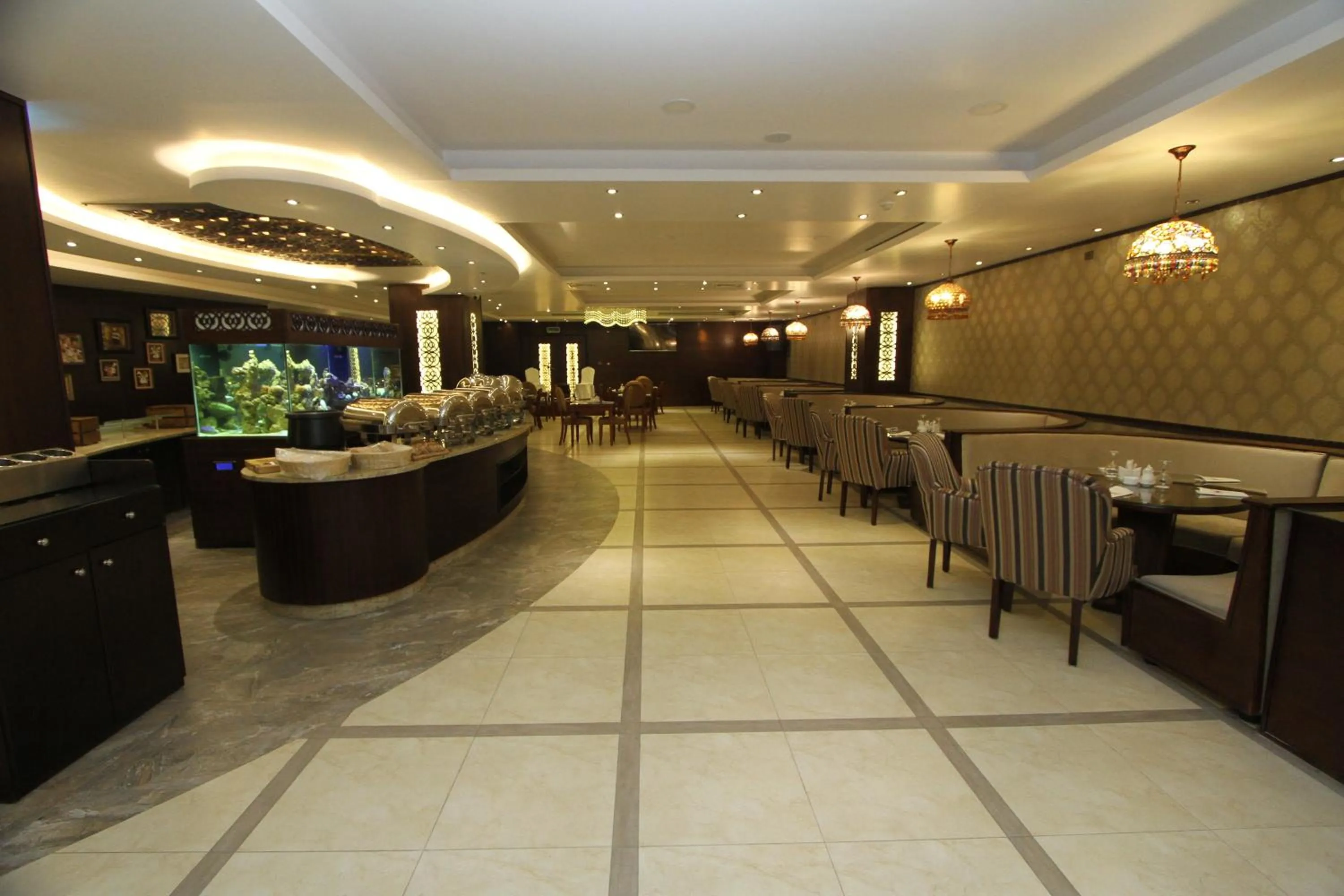 Restaurant/places to eat in Al Thuraya Hotel