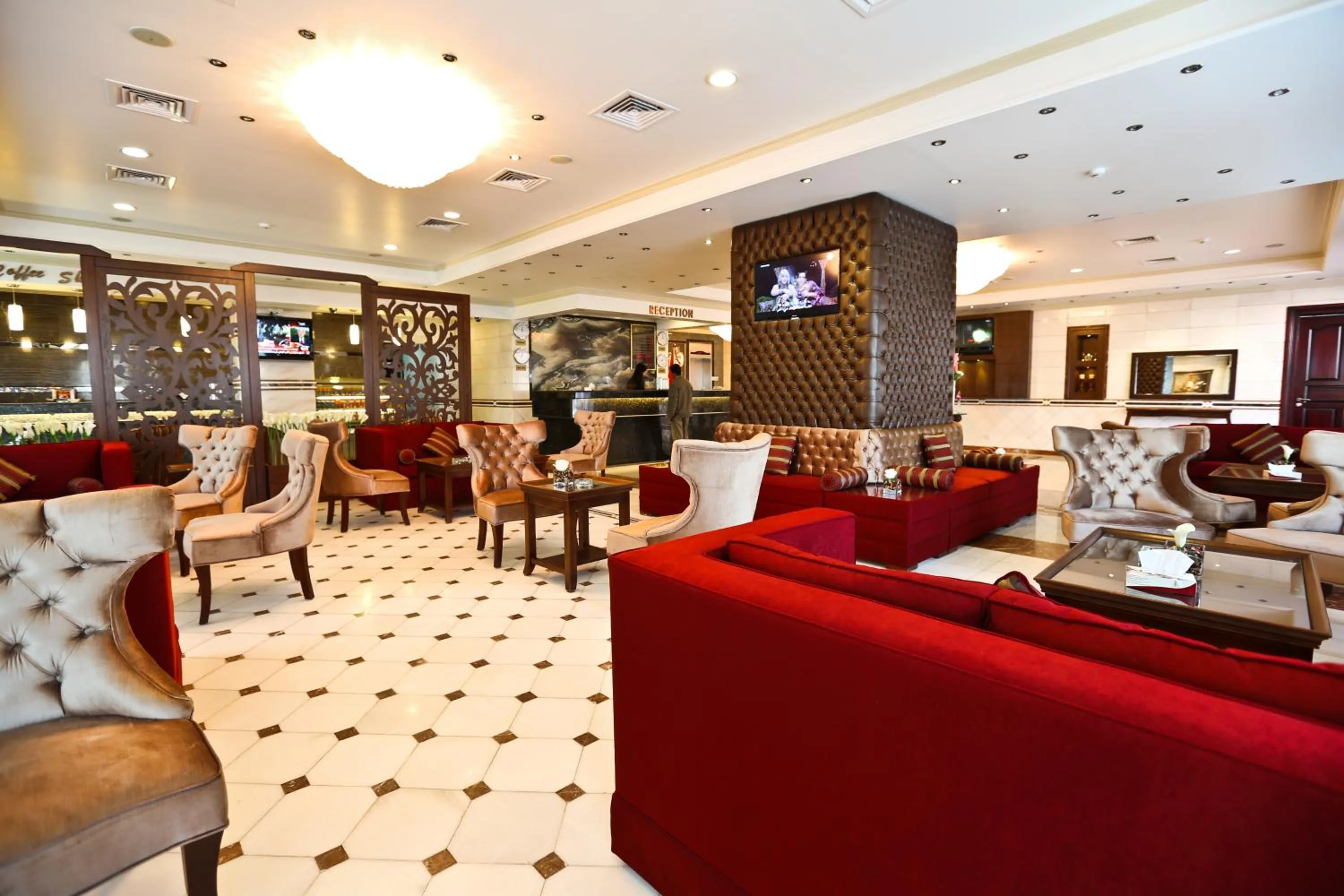 Lobby or reception in Al Thuraya Hotel