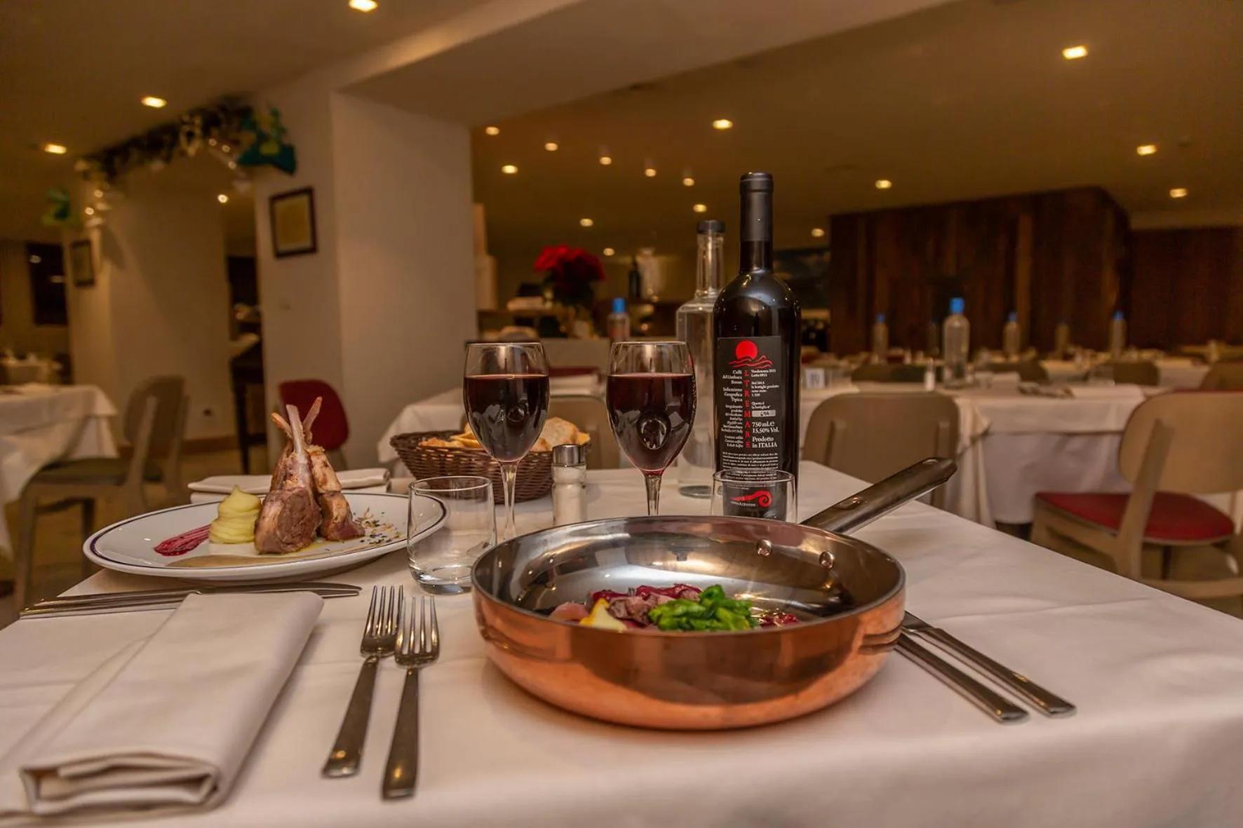 Restaurant/places to eat in Hotel Petit Palais