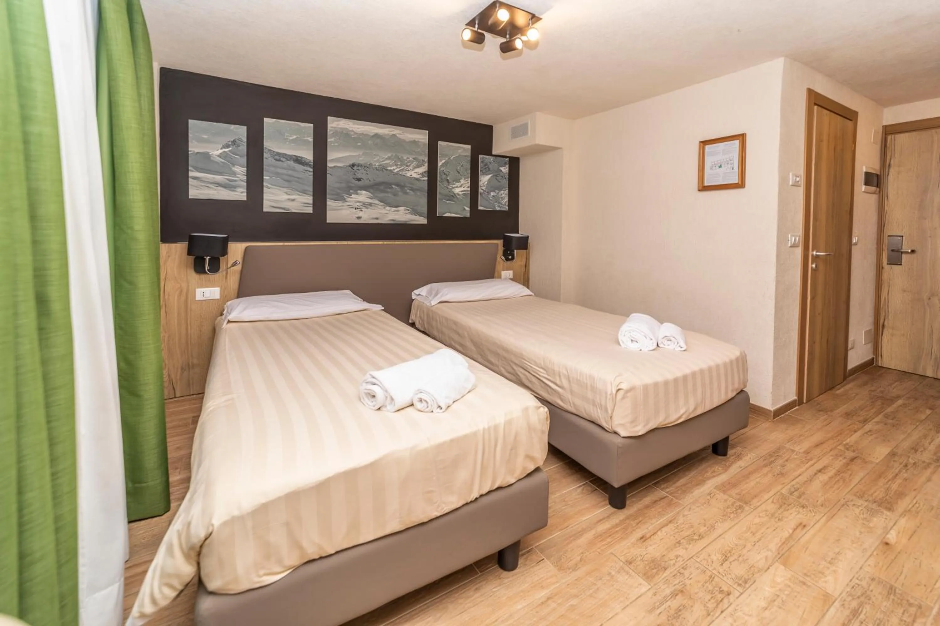 Bedroom, Bed in Hotel Petit Palais