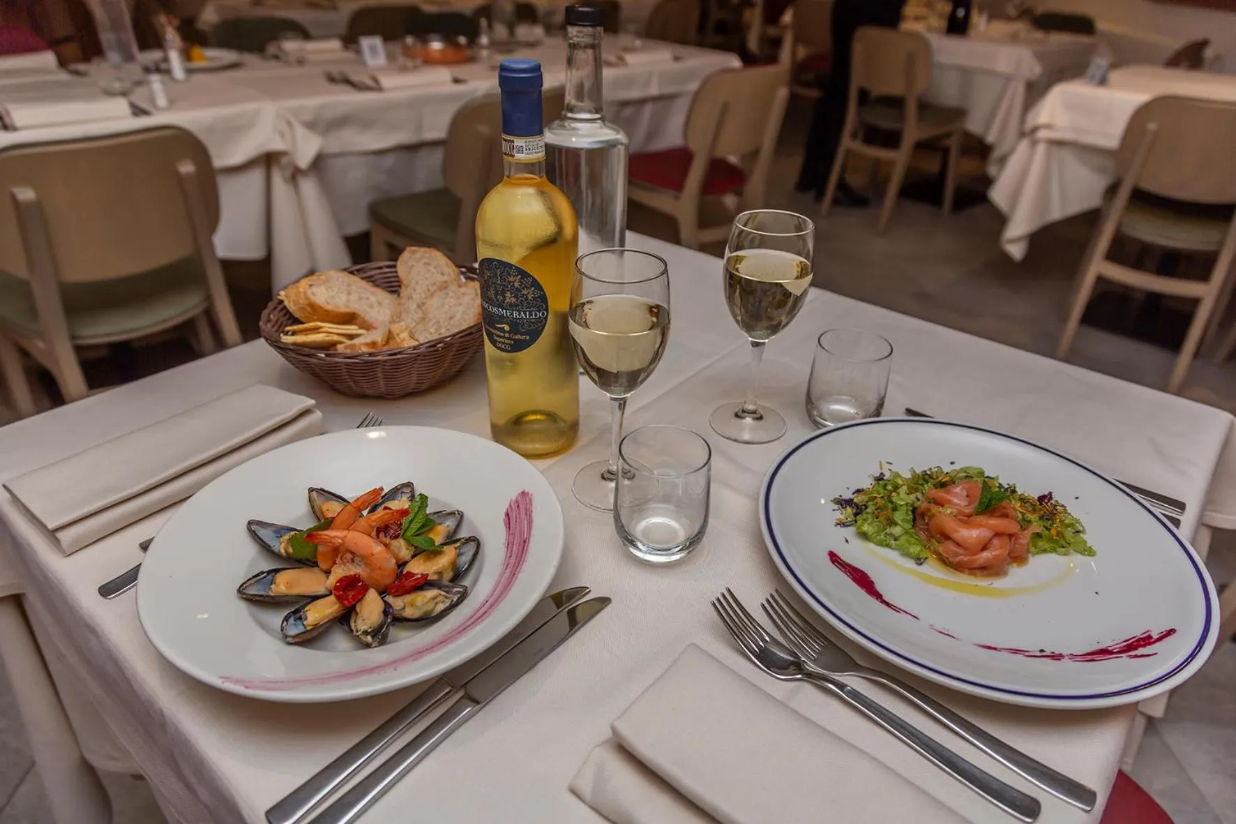 Restaurant/places to eat in Hotel Petit Palais