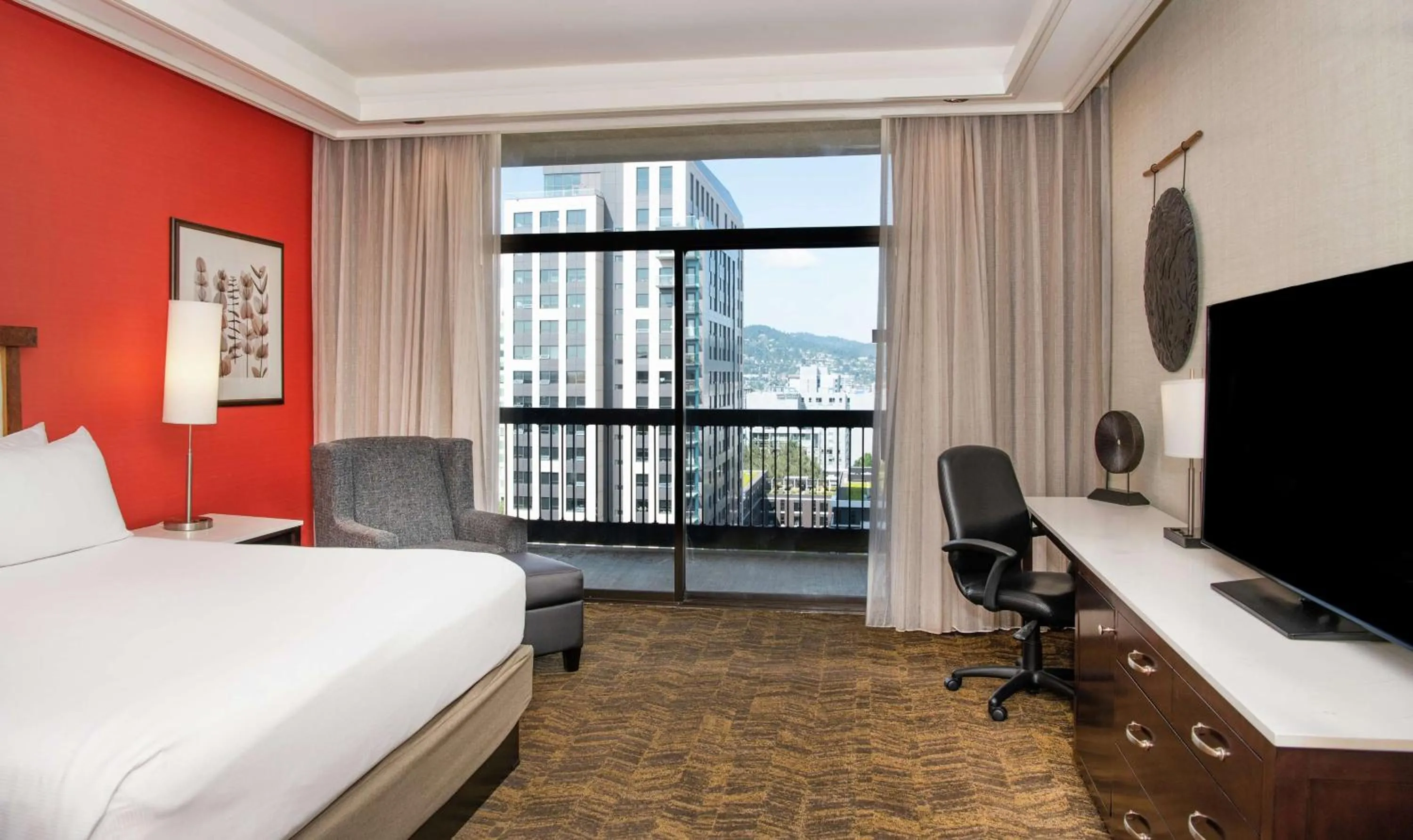 Bedroom, Bed in DoubleTree by Hilton Portland