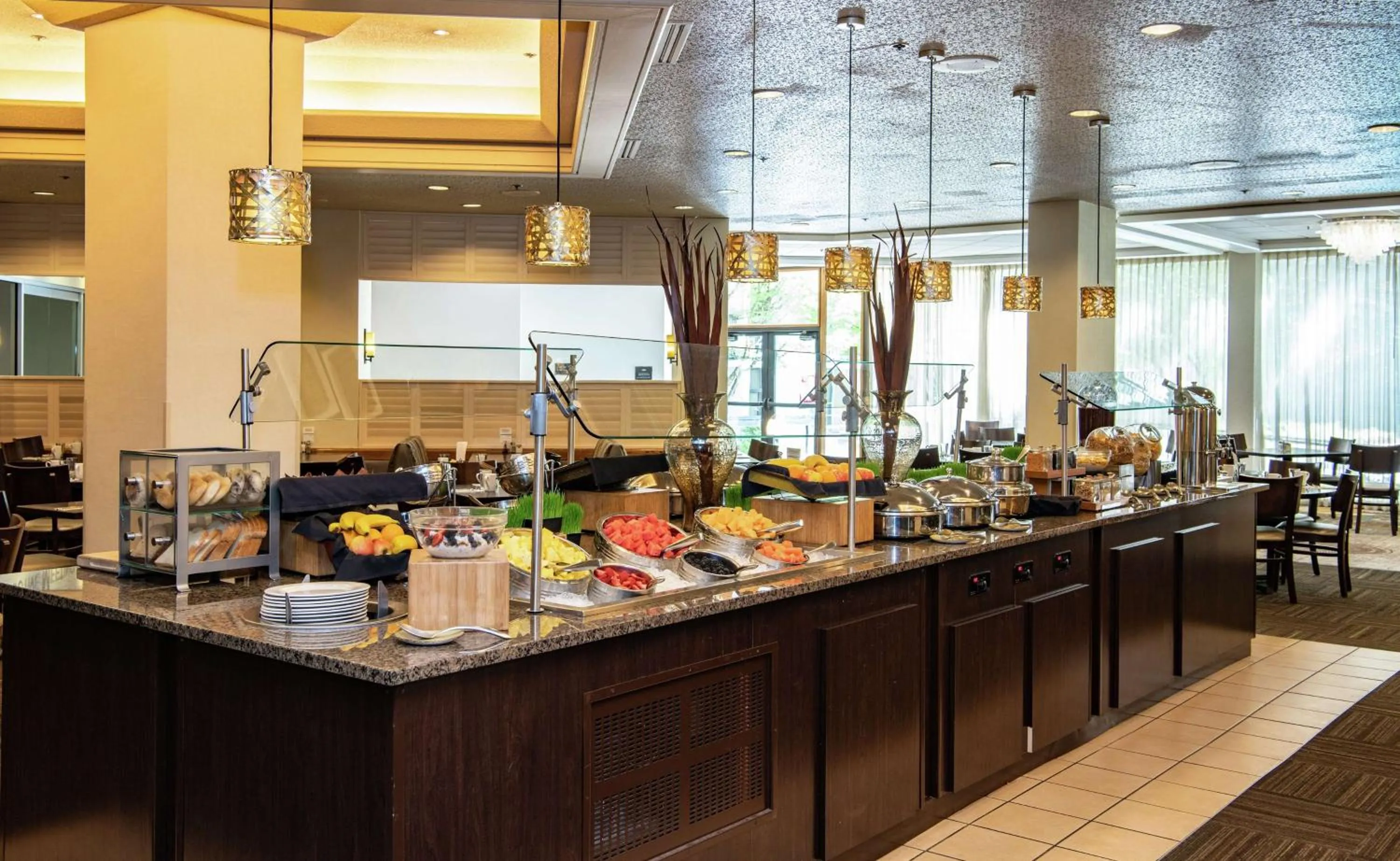 Dining area in DoubleTree by Hilton Portland