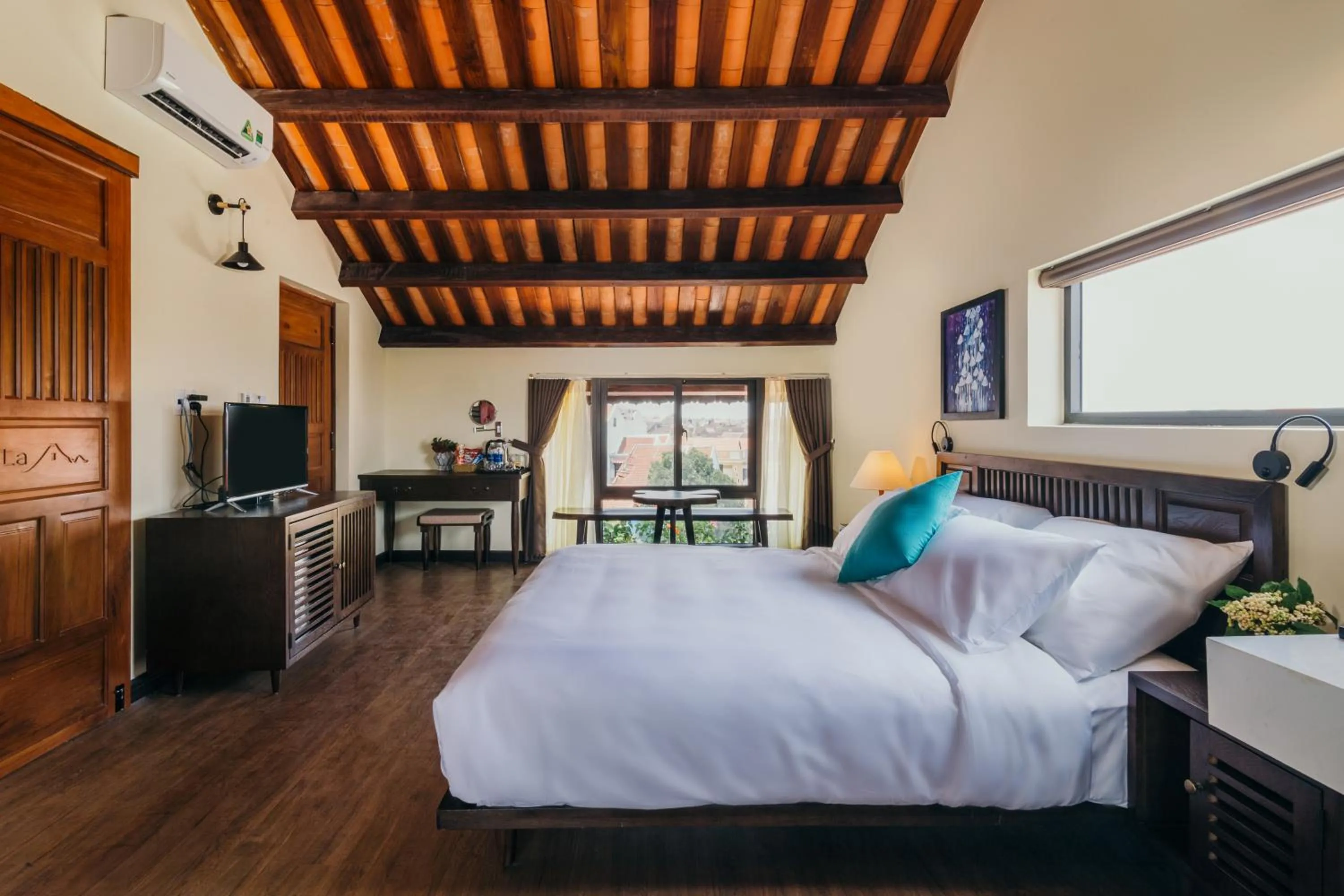 Bedroom, Bed in La An Central Boutique Villa