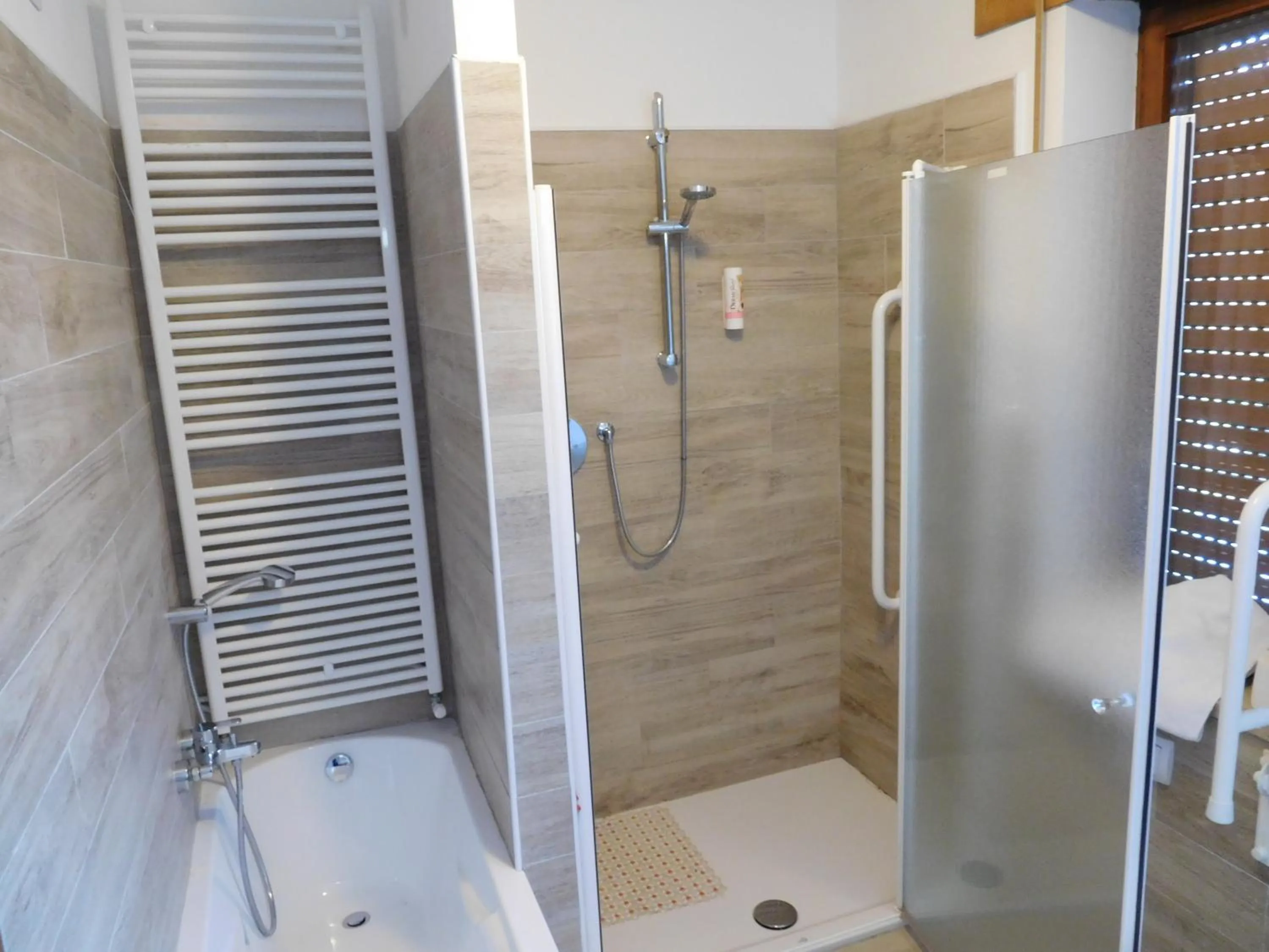 Shower in Hotel Vescovi