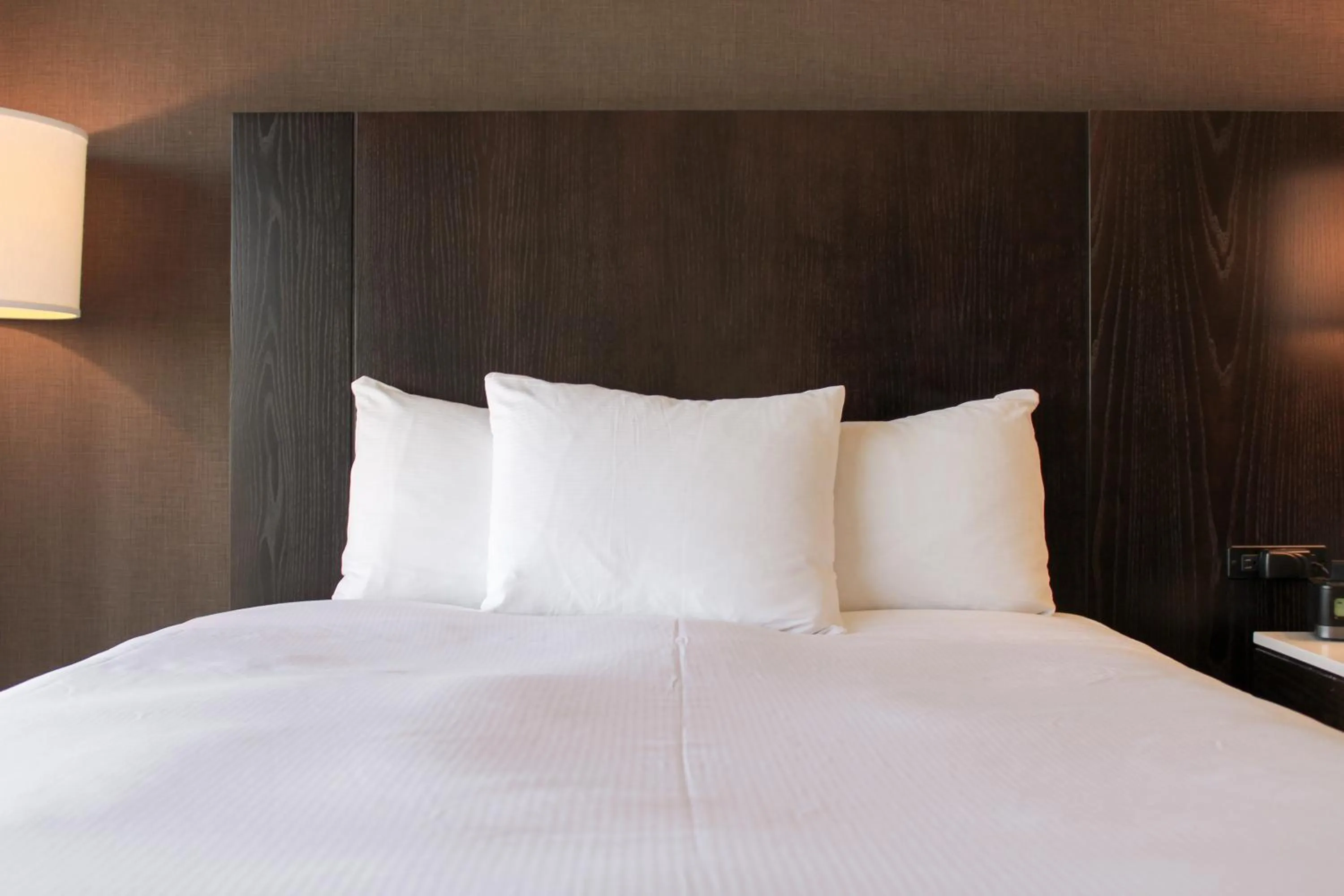 Bed in Hilton Sacramento Arden West