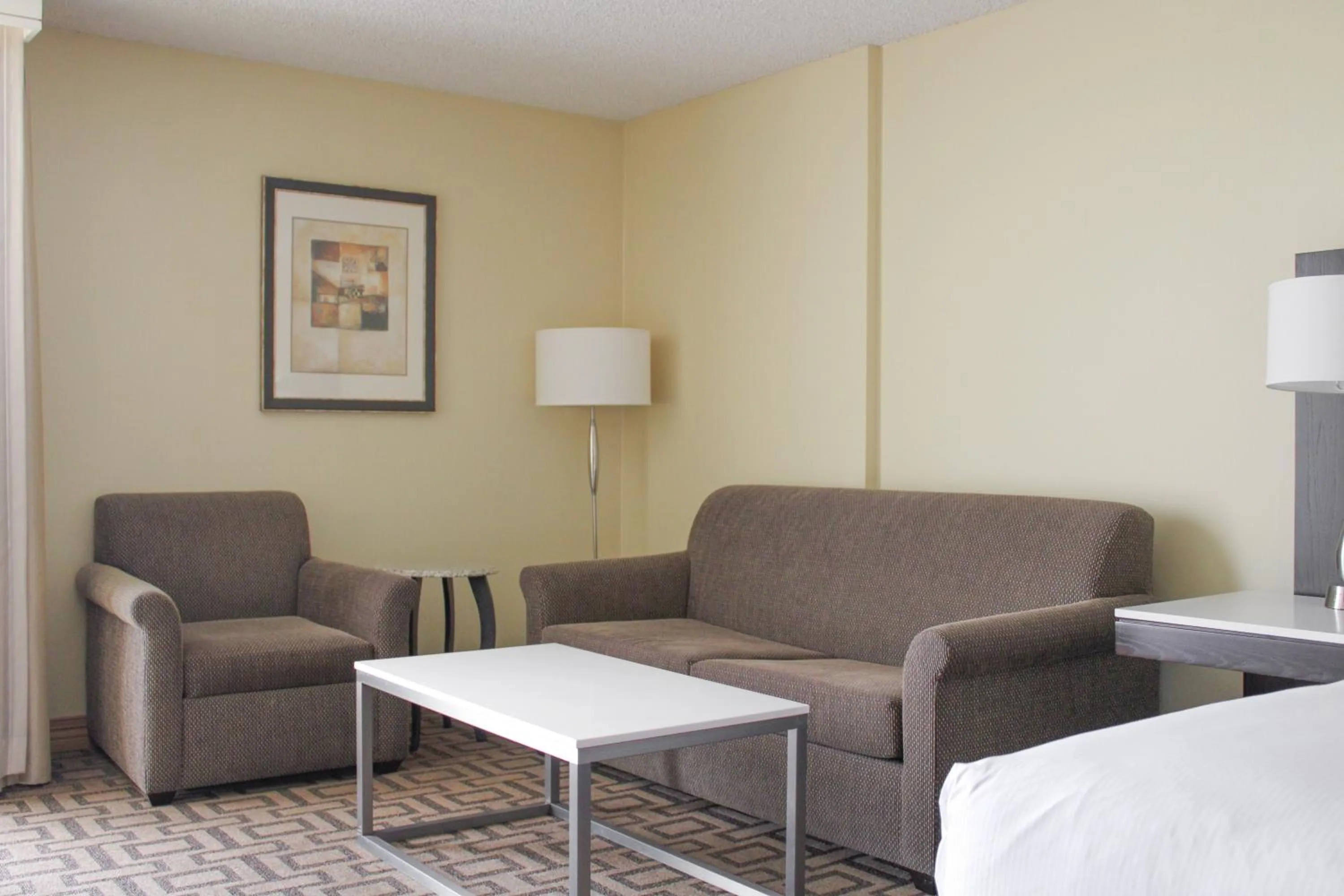 Seating area in Hilton Sacramento Arden West