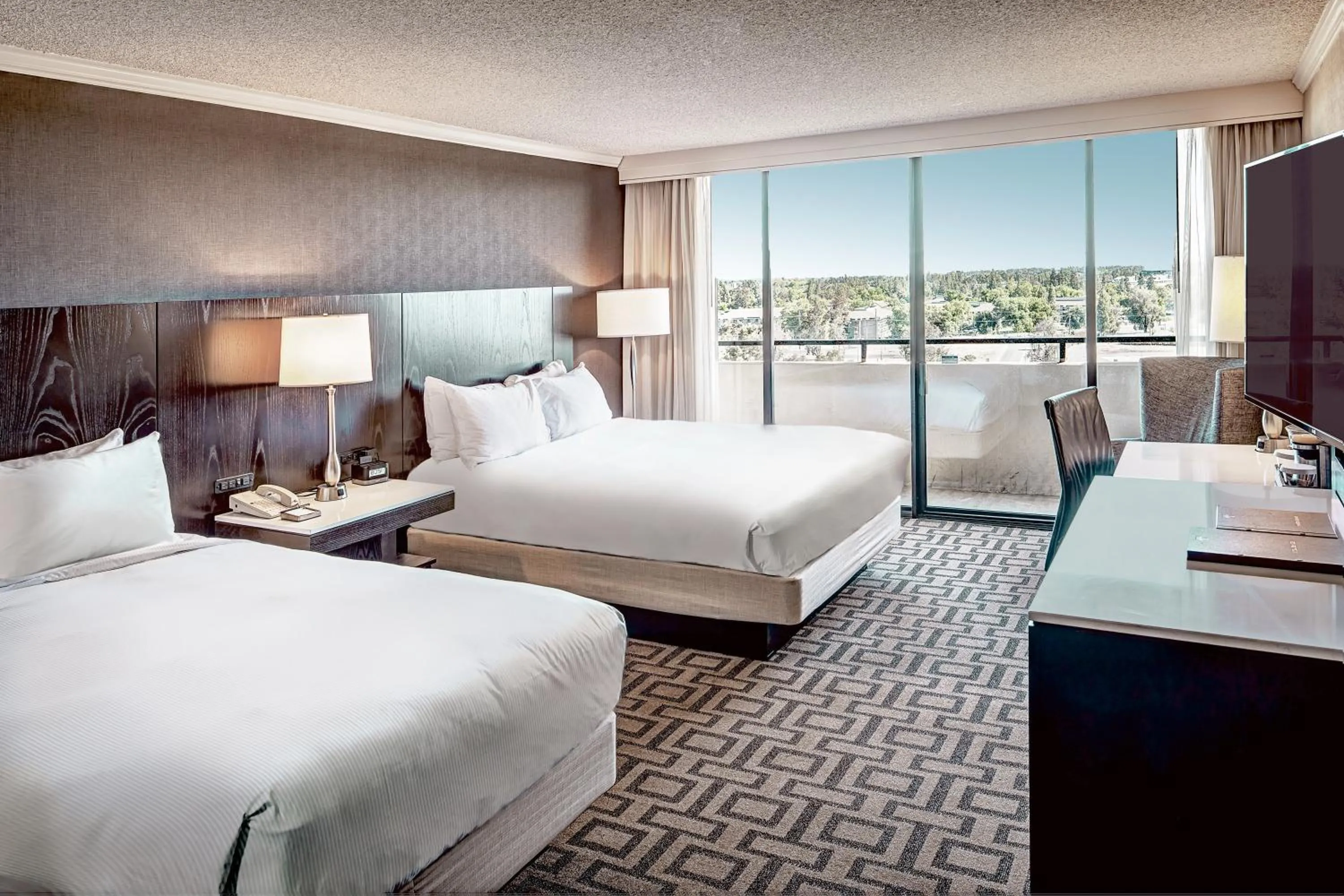 Bed in Hilton Sacramento Arden West