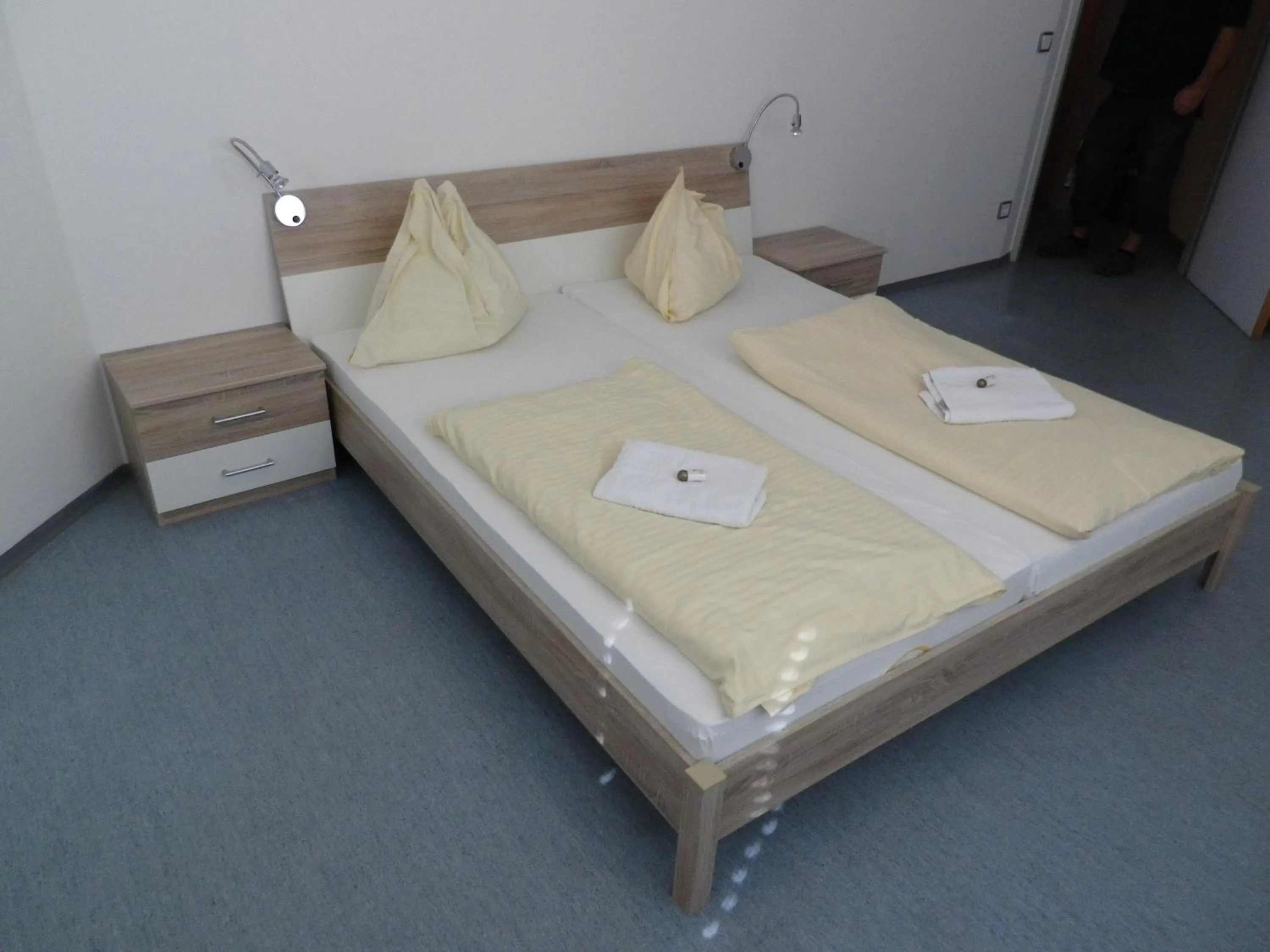 Photo of the whole room, Bed in Jugend- und Familiengästehaus Klagenfurt