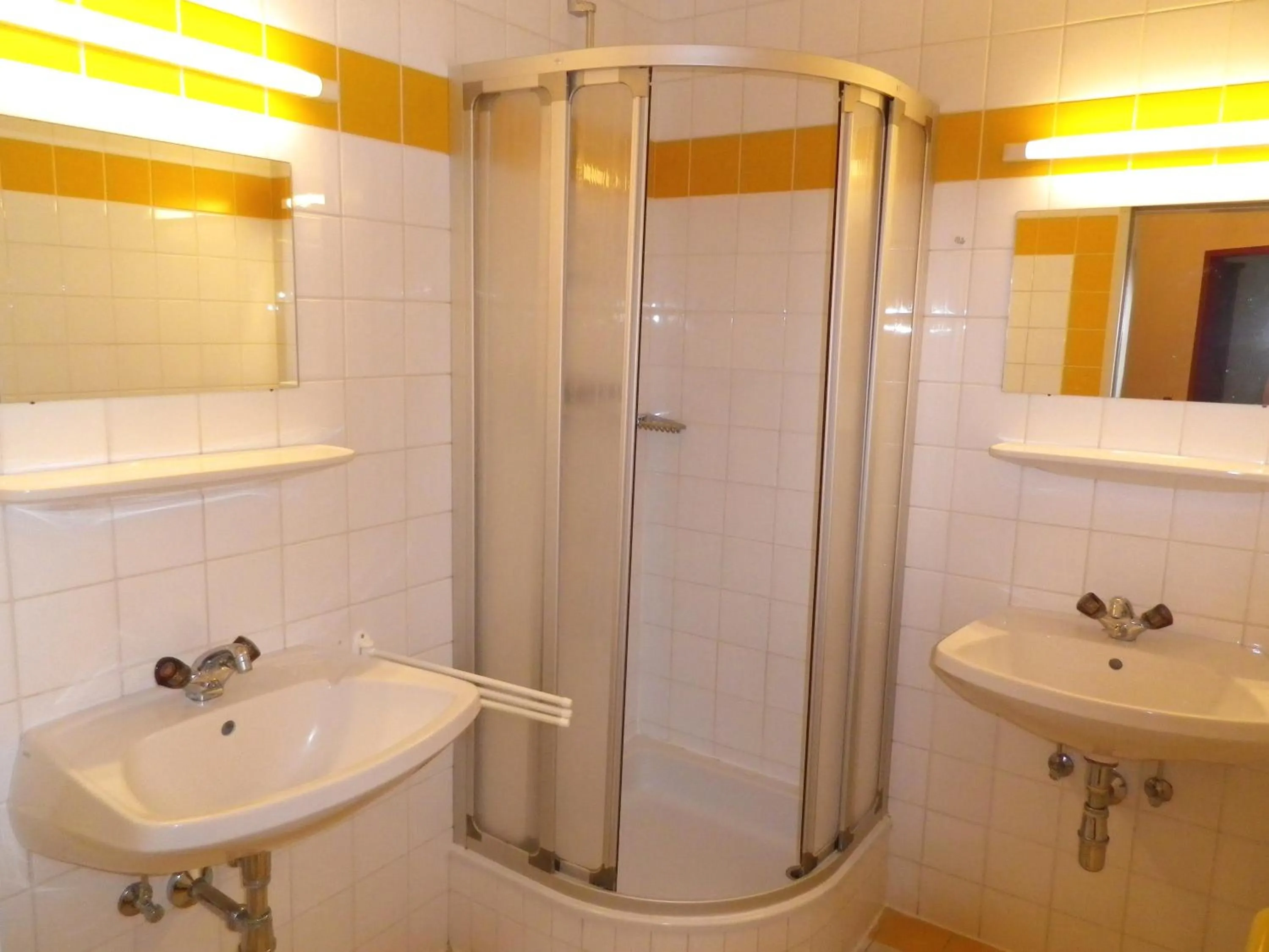 Shower in Jugend- und Familiengästehaus Klagenfurt