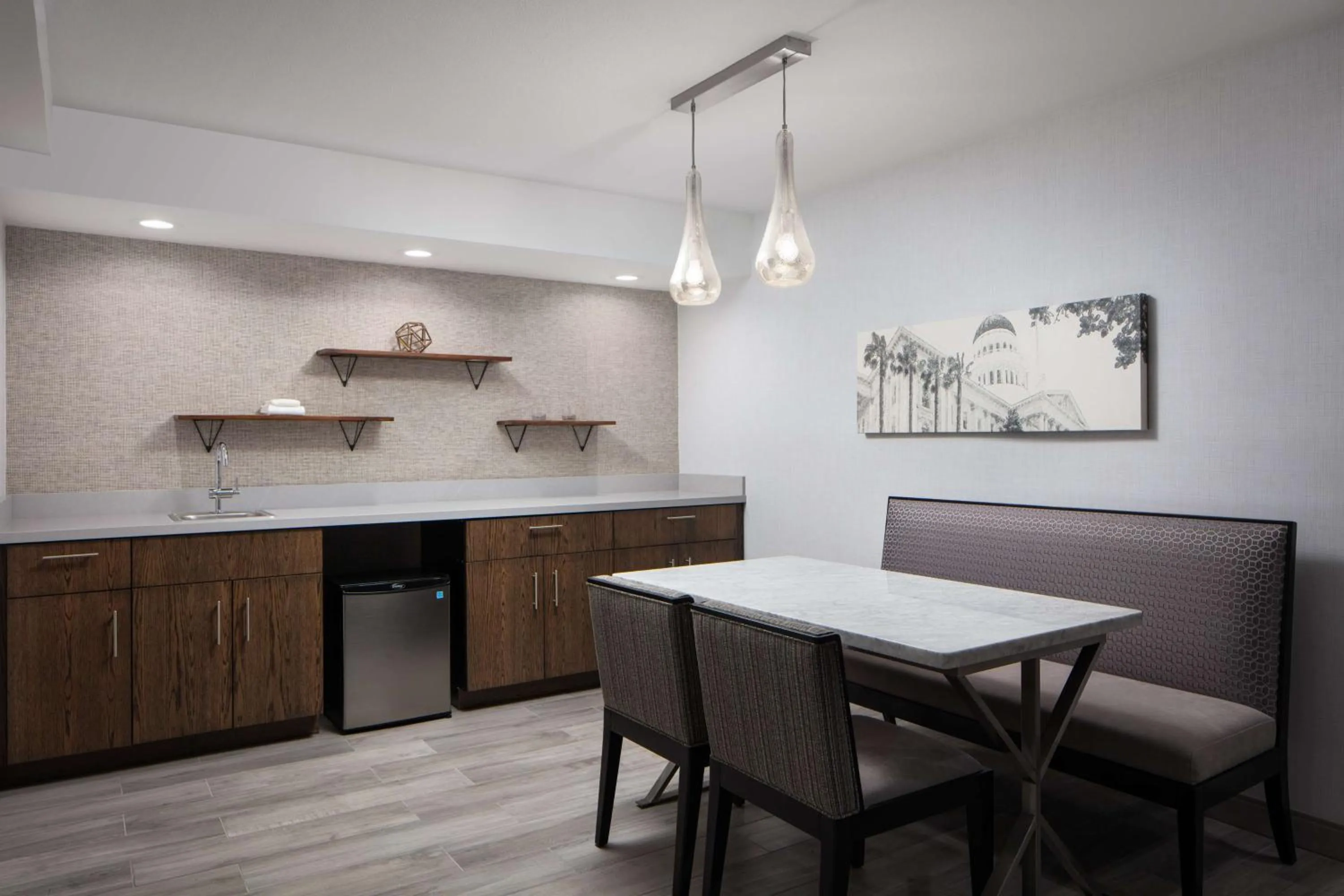 Dining area in DoubleTree By Hilton Sacramento