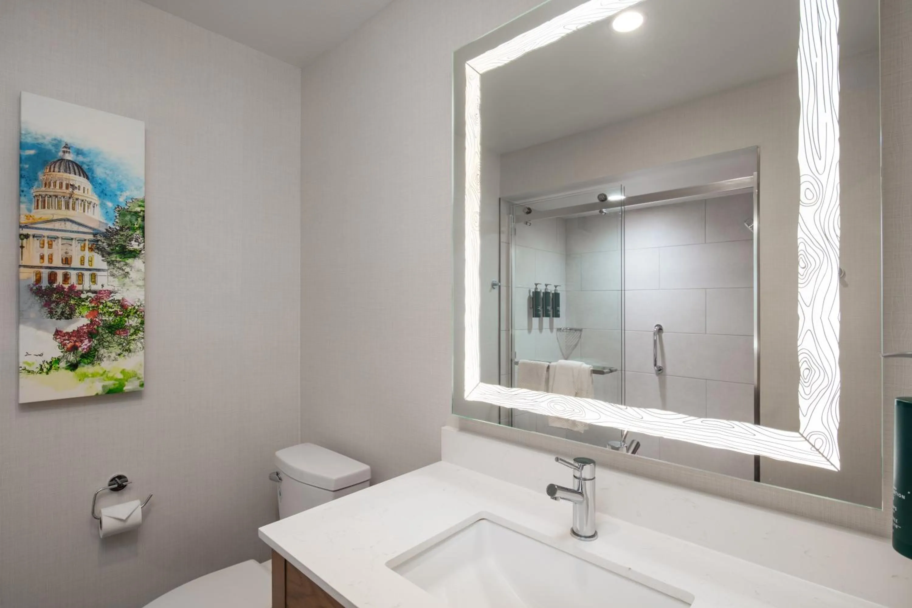 Shower in DoubleTree By Hilton Sacramento