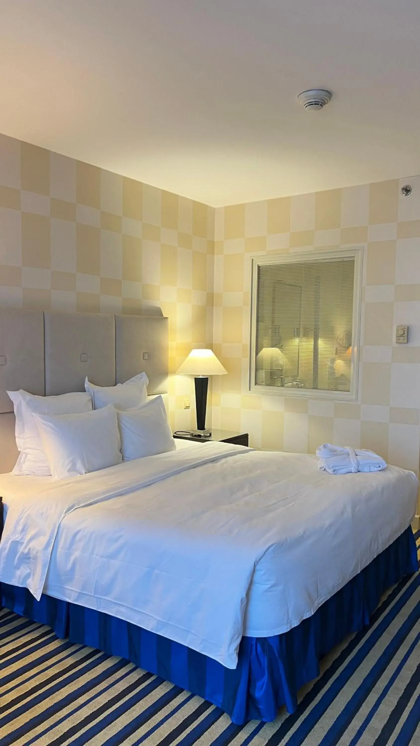 Deluxe Room with 1 King bed - single occupancy in Renaissance by Crystall Deluxe Room with 1 King bed - single occupancy in Renaissance by Crystall