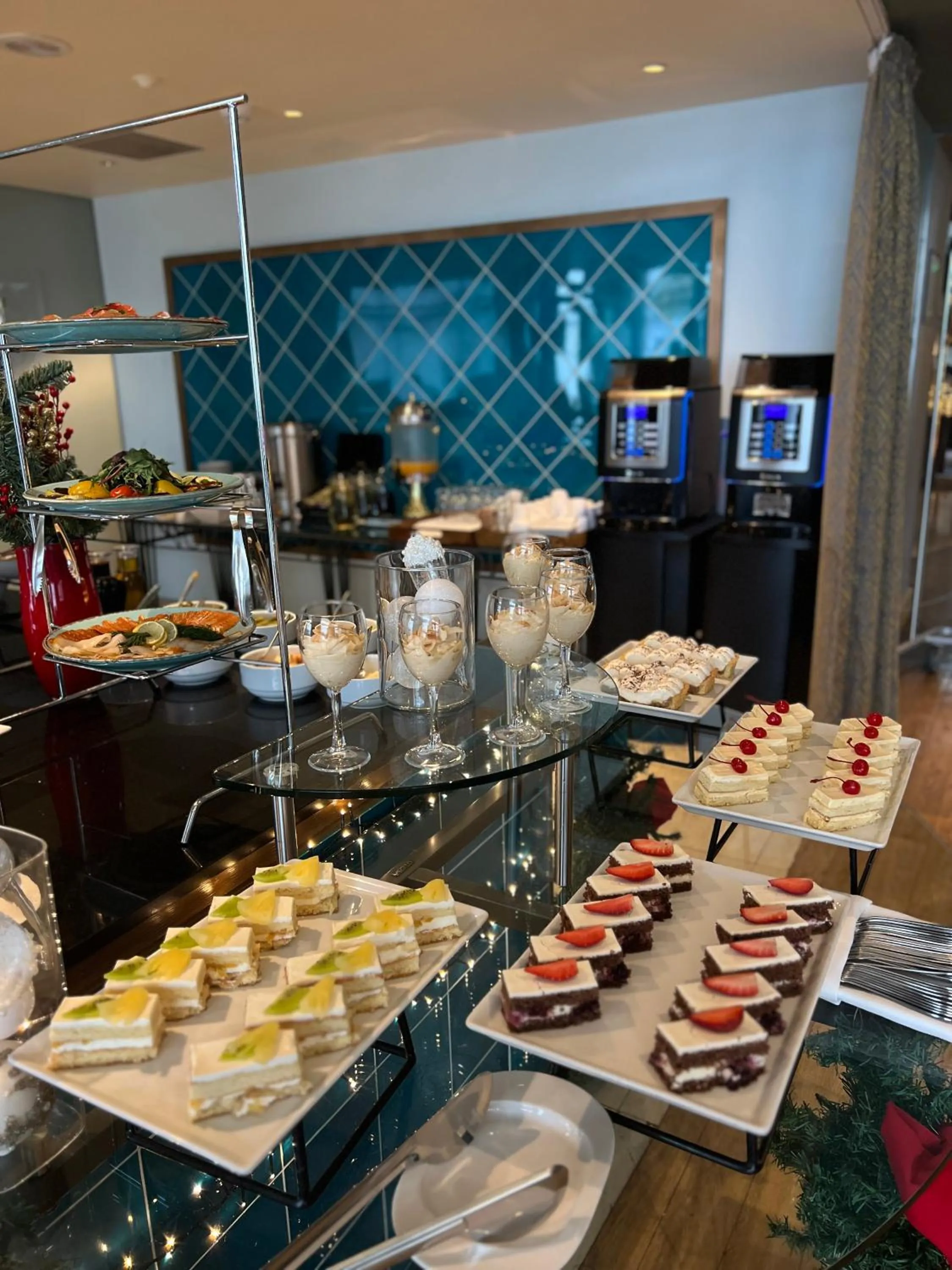 Breakfast in Renaissance by Crystall