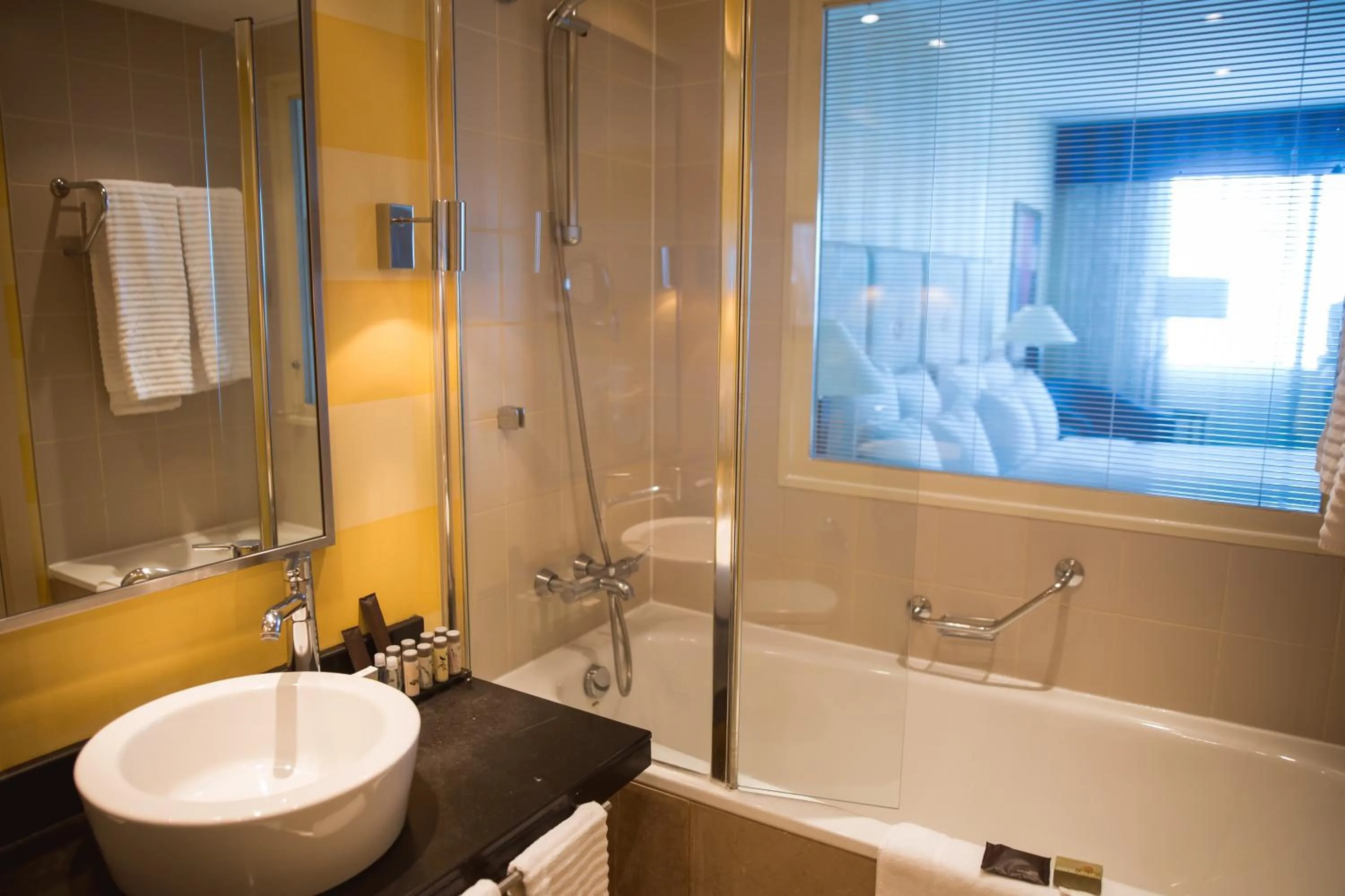 Bathroom in Renaissance by Crystall