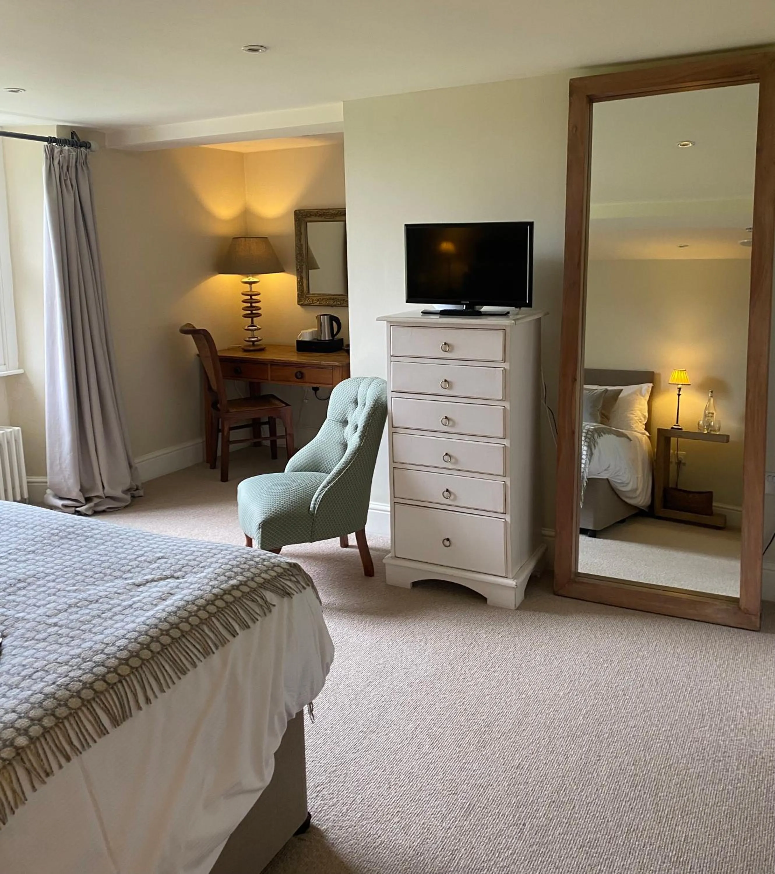 Bed in The Punch Bowl Inn