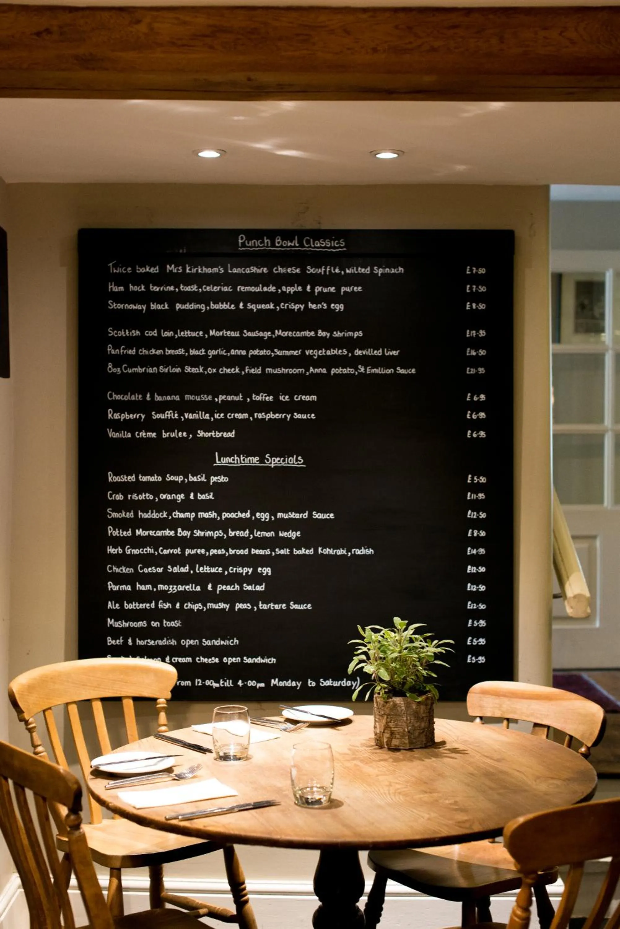 Restaurant/places to eat in The Punch Bowl Inn