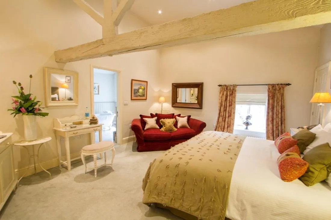 Photo of the whole room, Bed in The Punch Bowl Inn